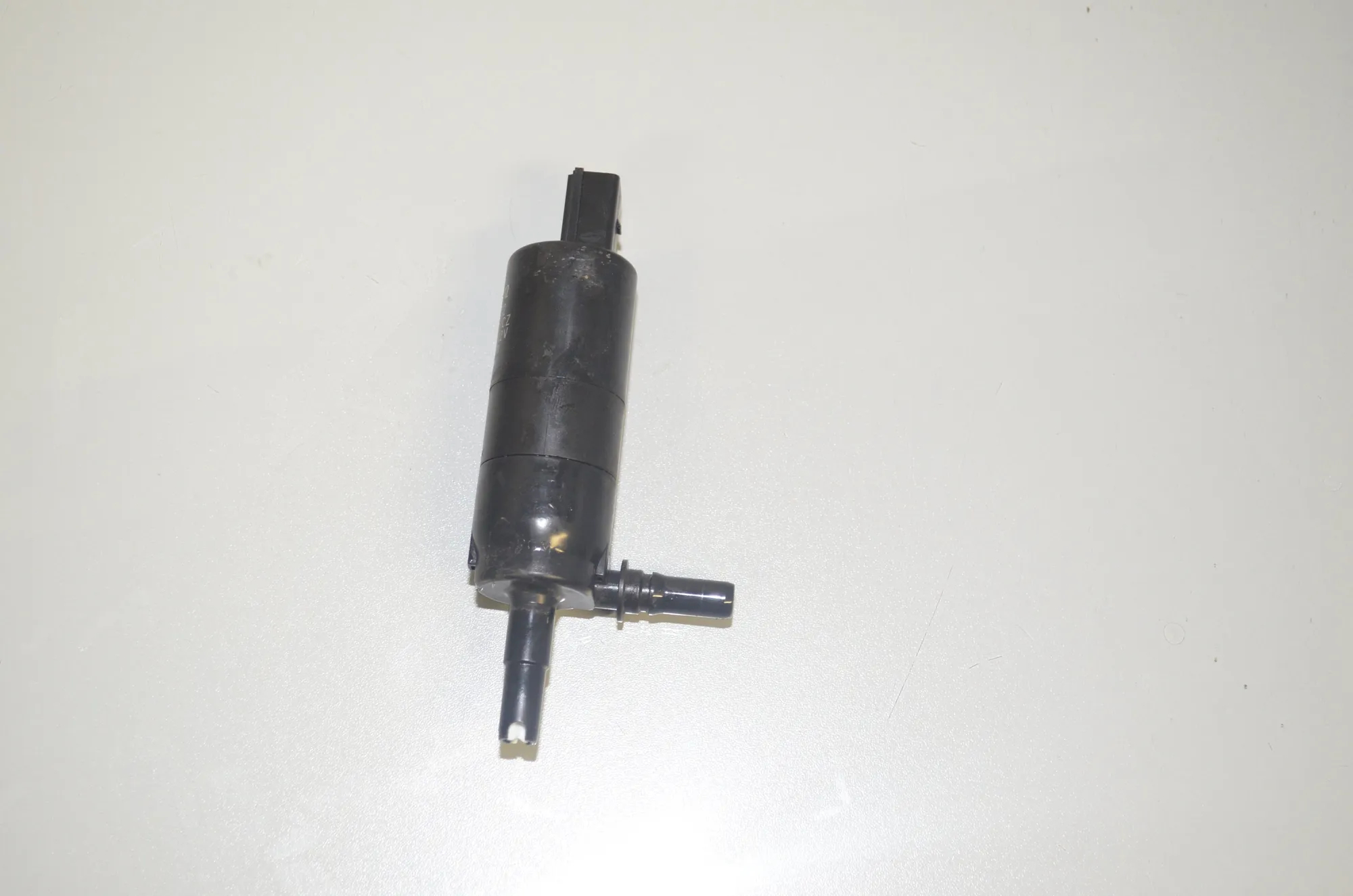 Headlight Washer Motor – OEM 7217792 · BMW 5 Touring (F11) 530 d 2012 – 3