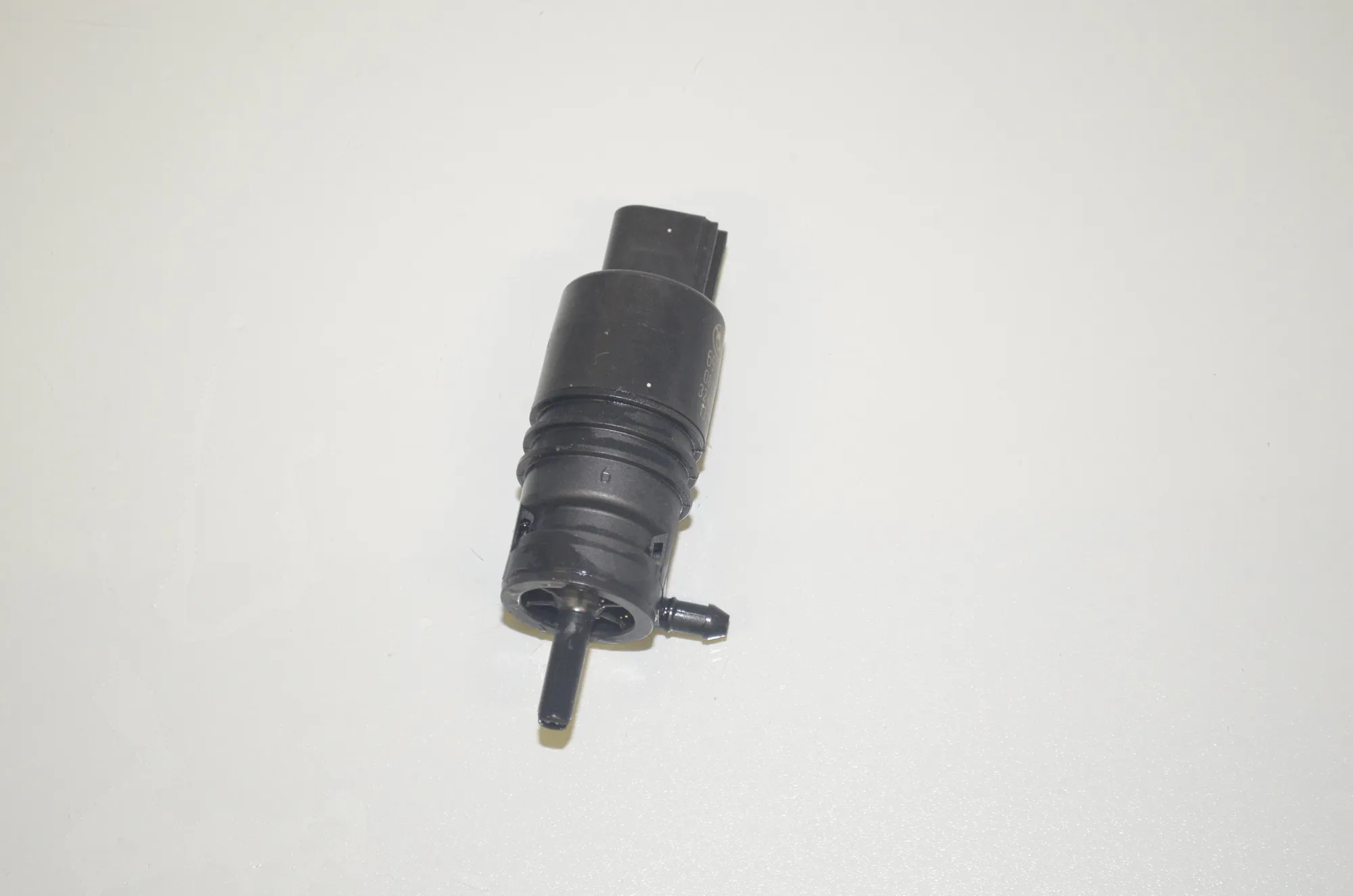 Washer Tank Motor – OEM 6934160 · BMW 5 Touring (F11) 530 d 2012
