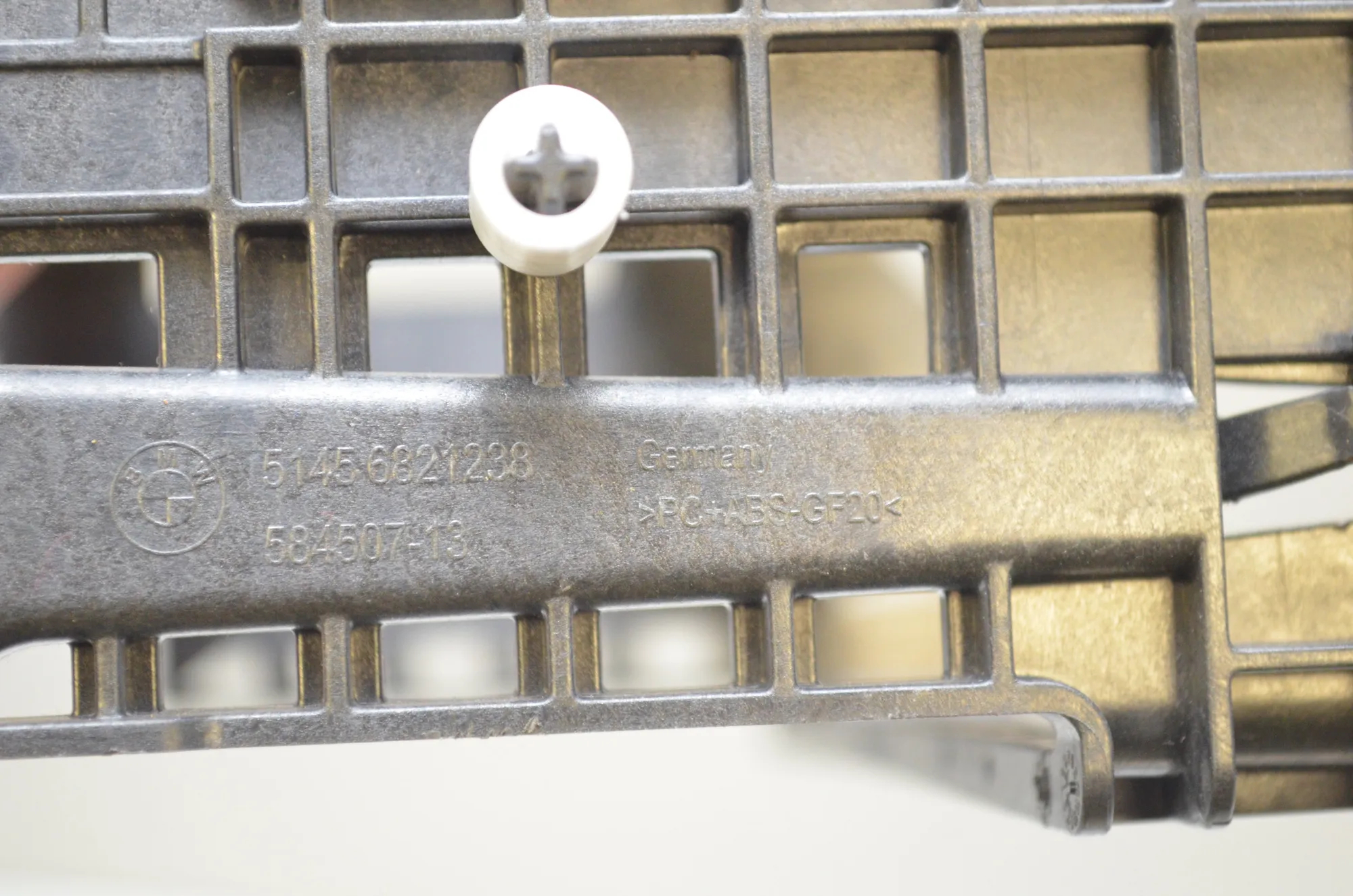 Bracket – OEM 6821238 · BMW 3 Touring (G21) (2019 - -) 318 d 2020 – 4