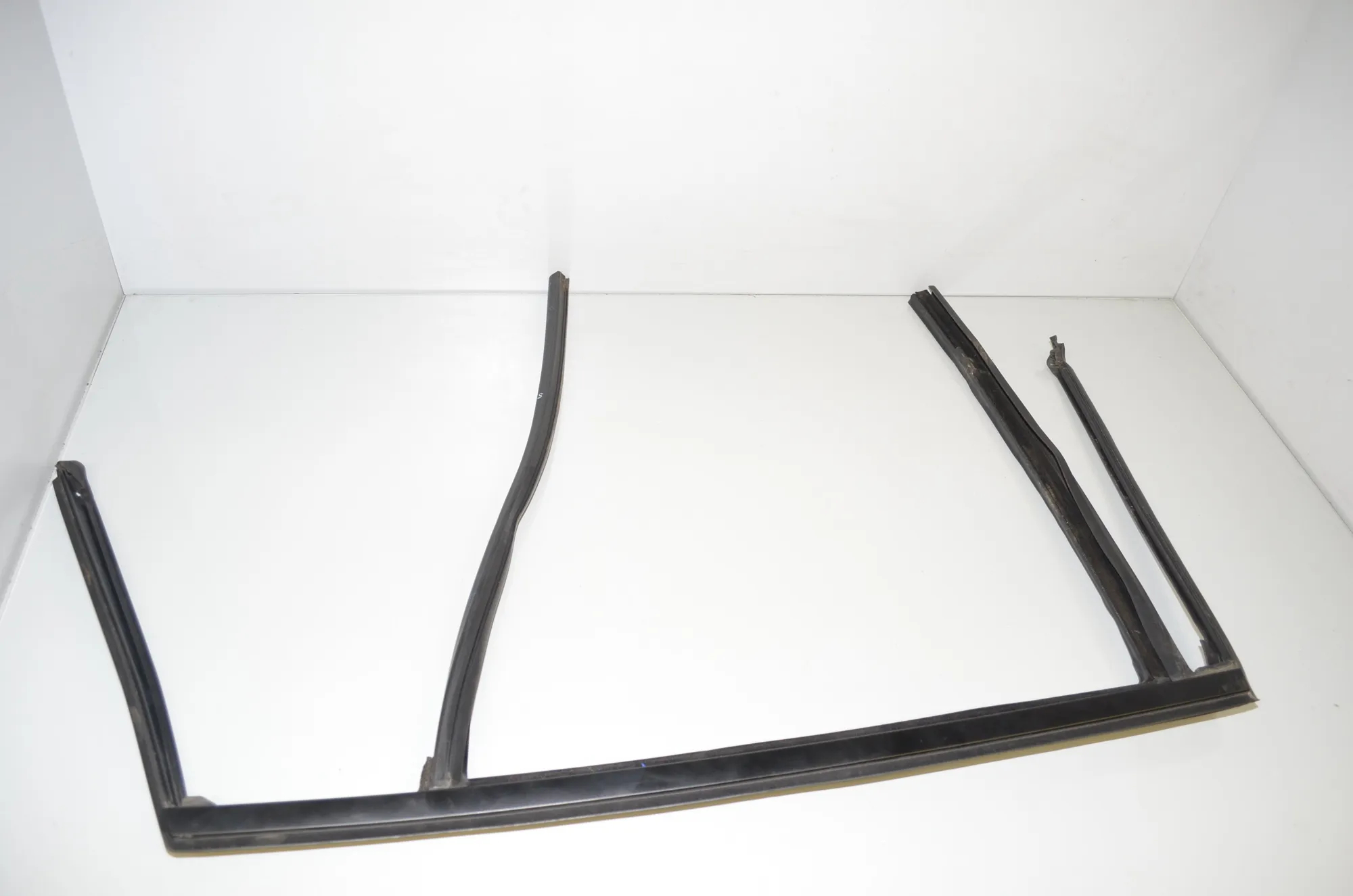 Rear Right Door Rubber Seal – OEM 7407403 · BMW 3 Touring (G21) (2019 - -) 318 d 2020 – 2