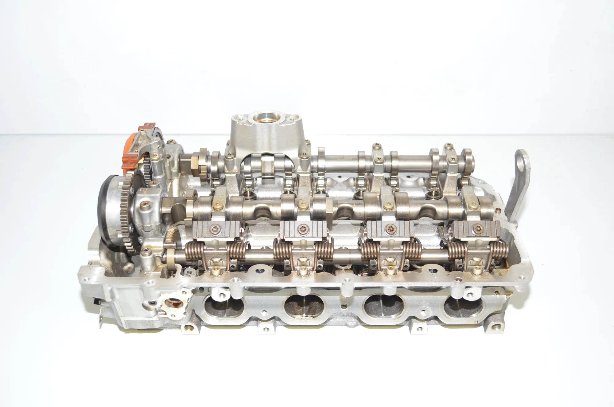 Right Side Engine Head – OEM 7603475 · BMW 5 (F10) BMW 5 (F10) M5 2015