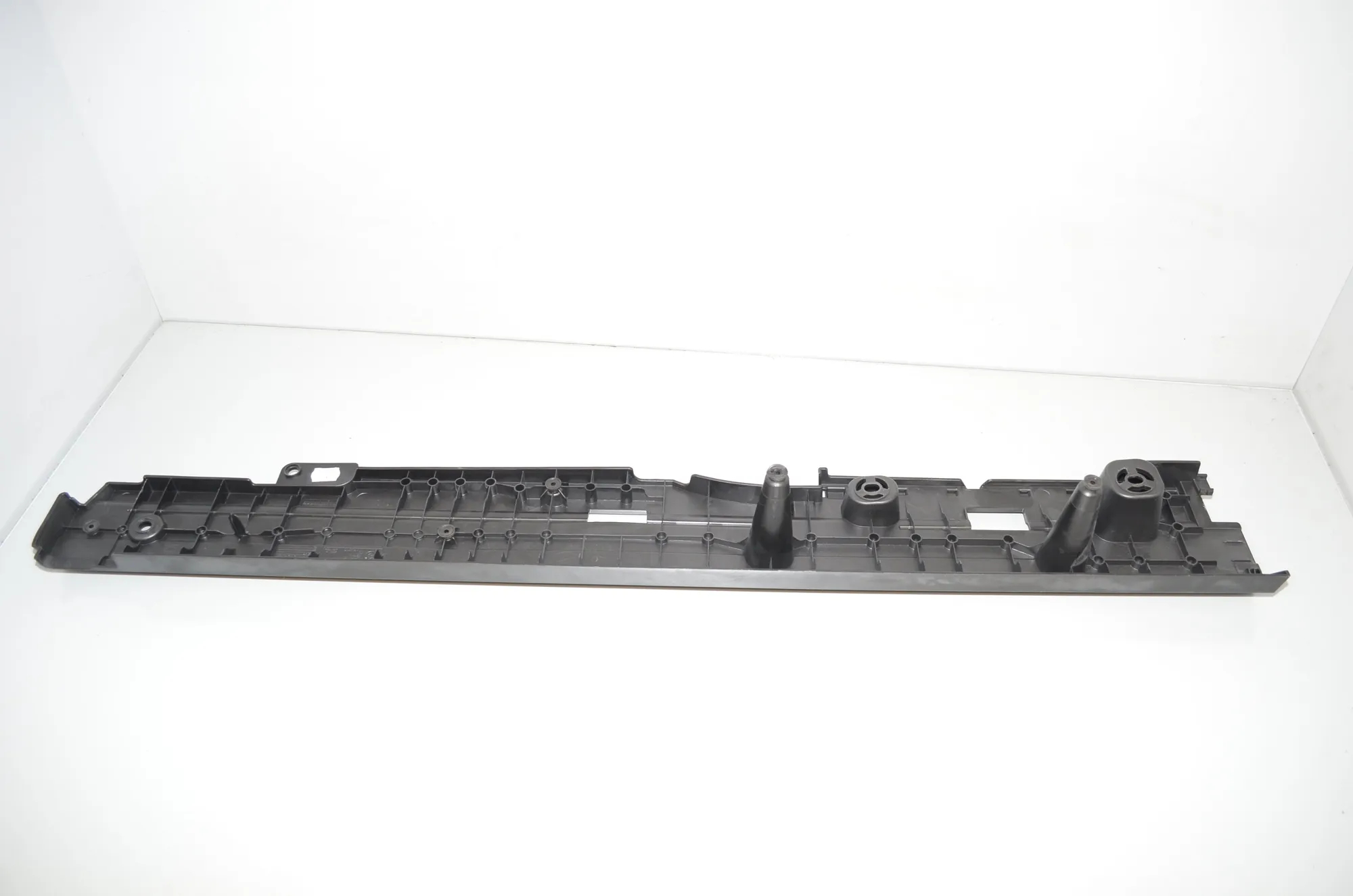 Trunk Boot Trim – OEM 9168509 · BMW 5 Touring (F11) 530 d 2012 – 3