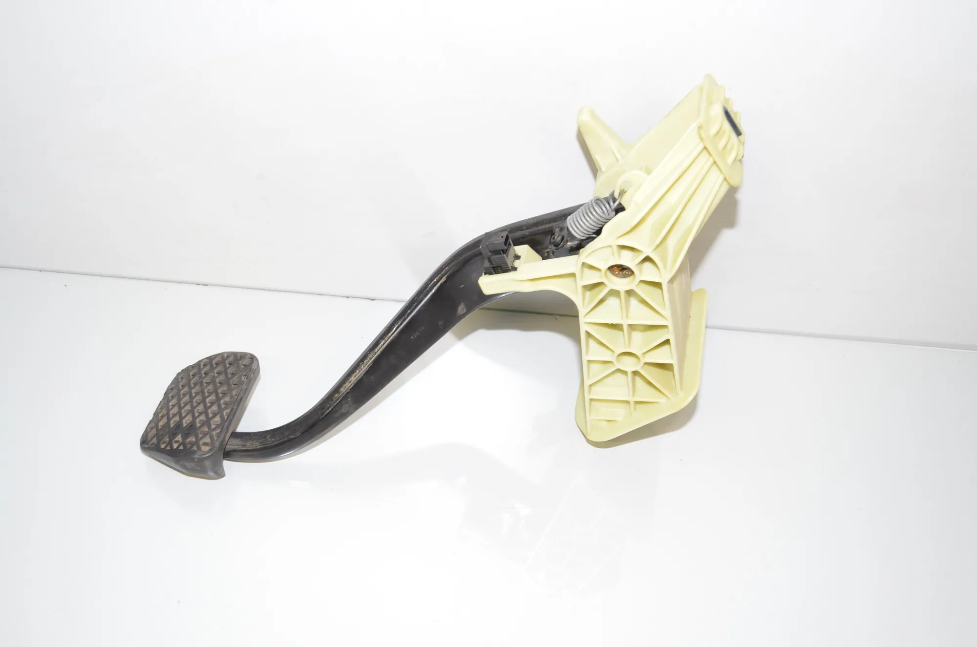 Brake Pedal – OEM 6775368 · BMW 5 Touring (F11) 530 d 2012 – 2
