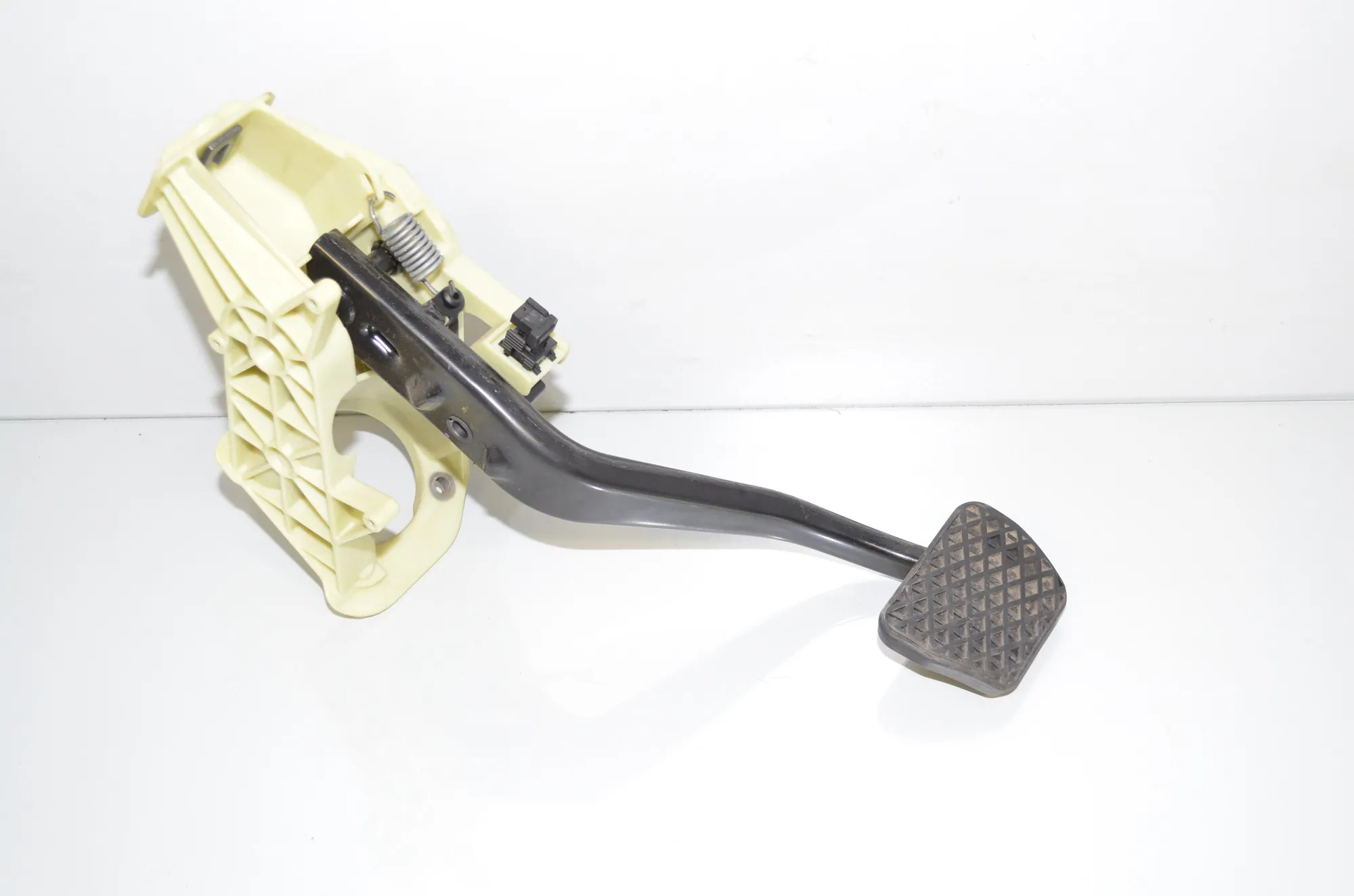 Brake Pedal – OEM 6775368 · BMW 5 Touring (F11) 530 d 2012