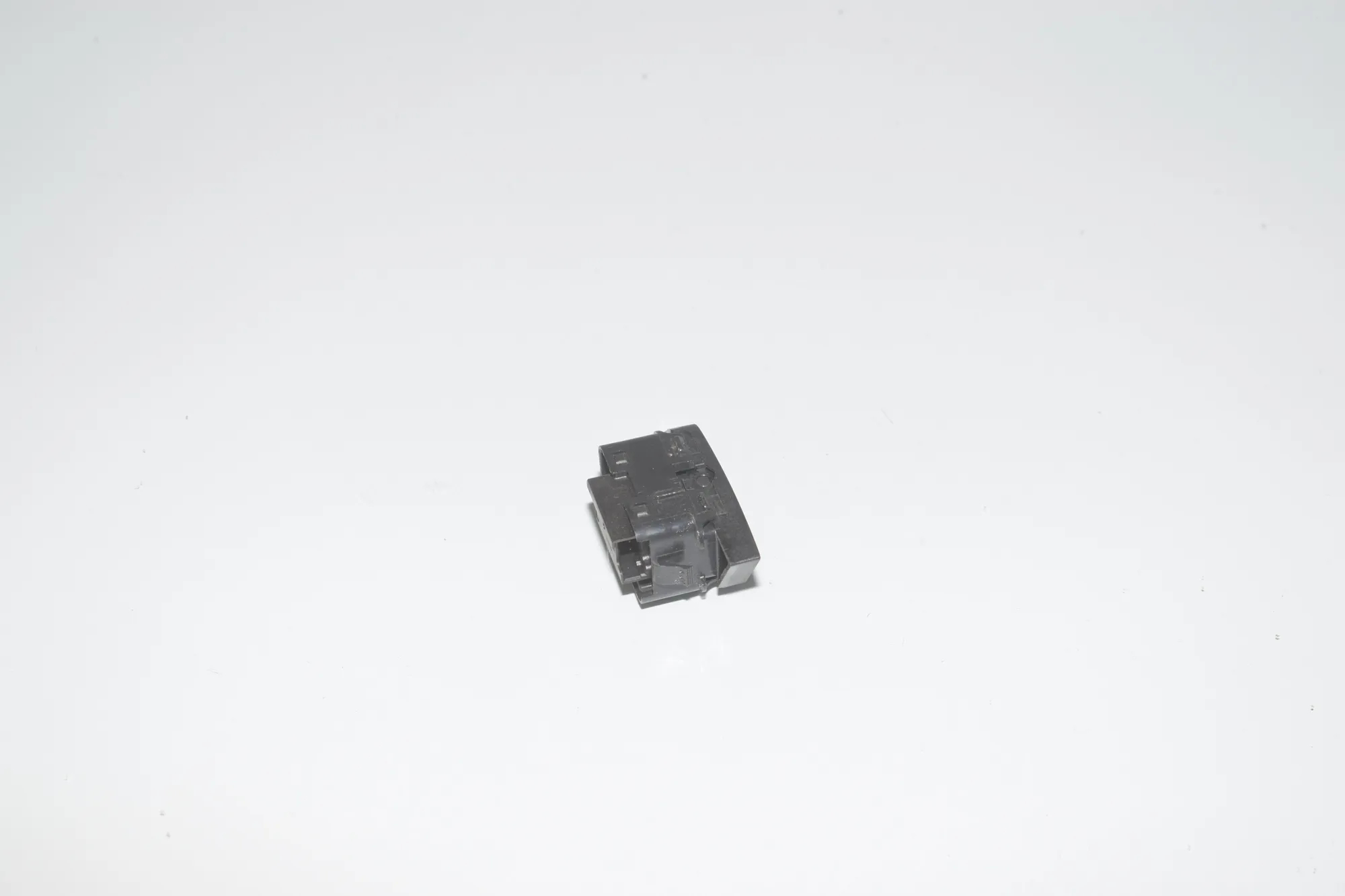 Door unlock/lock buttons – OEM 6820925 · BMW 3 Touring (G21) (2019 - -) 318 d 2020 – 2