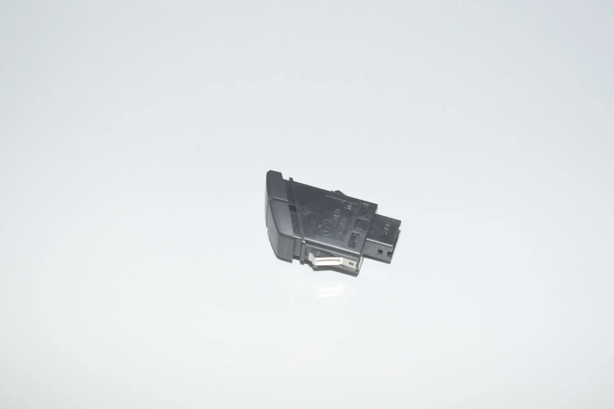 Hazard Button – OEM 9161896 · BMW X3 (F25) xDrive 35 i 2011 – 3