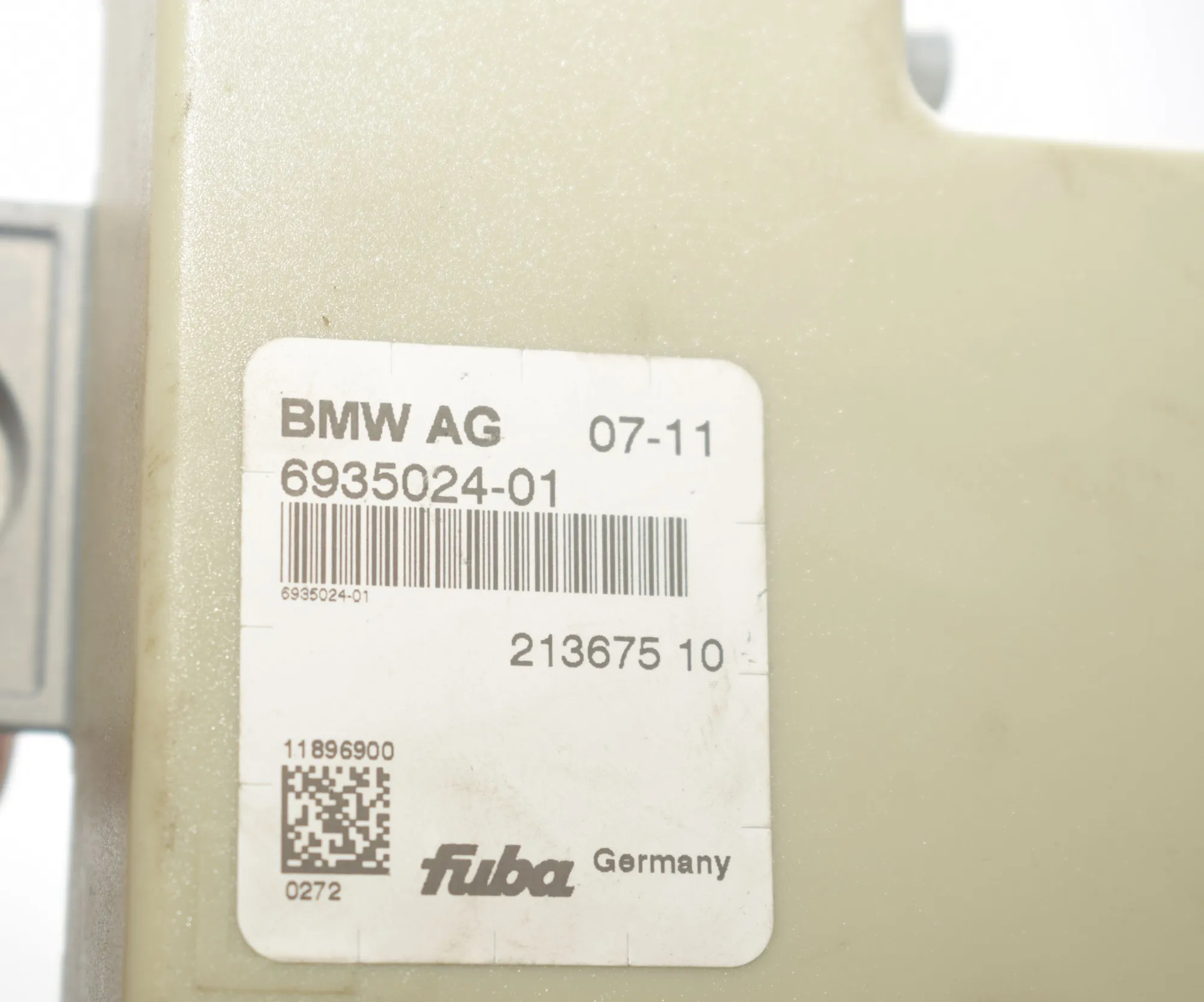 Antenna Amplifier – OEM 6935024 · BMW X3 (F25) xDrive 35 i 2011 – 5