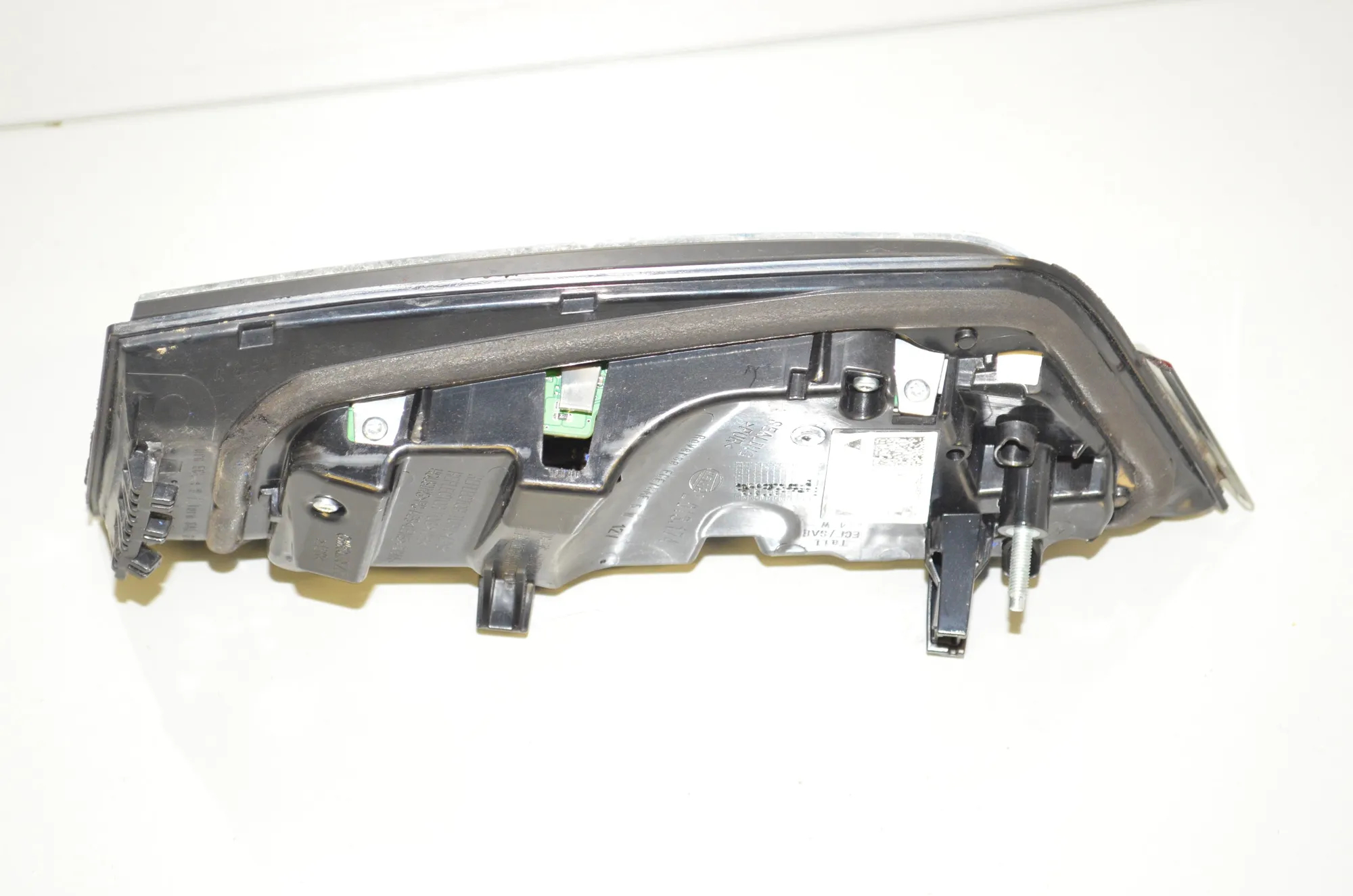 Left Side Tailgate Tail Light – OEM 7420453 · BMW 3 (G20, G28) (2018 - -) 330 e 2021 – 2