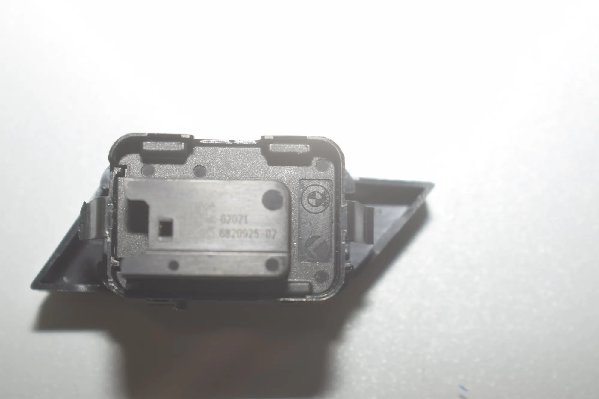 Door unlock/lock buttons – OEM 6820925 · BMW 3 (G20, G28) (2018 - -) 330 e 2021 – 4