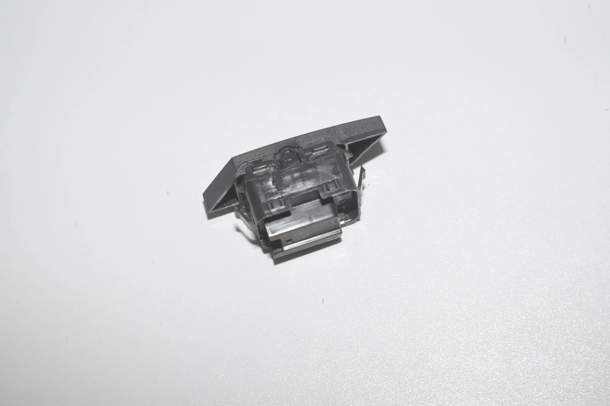 Door unlock/lock buttons – OEM 6820925 · BMW 3 (G20, G28) (2018 - -) 330 e 2021 – 2