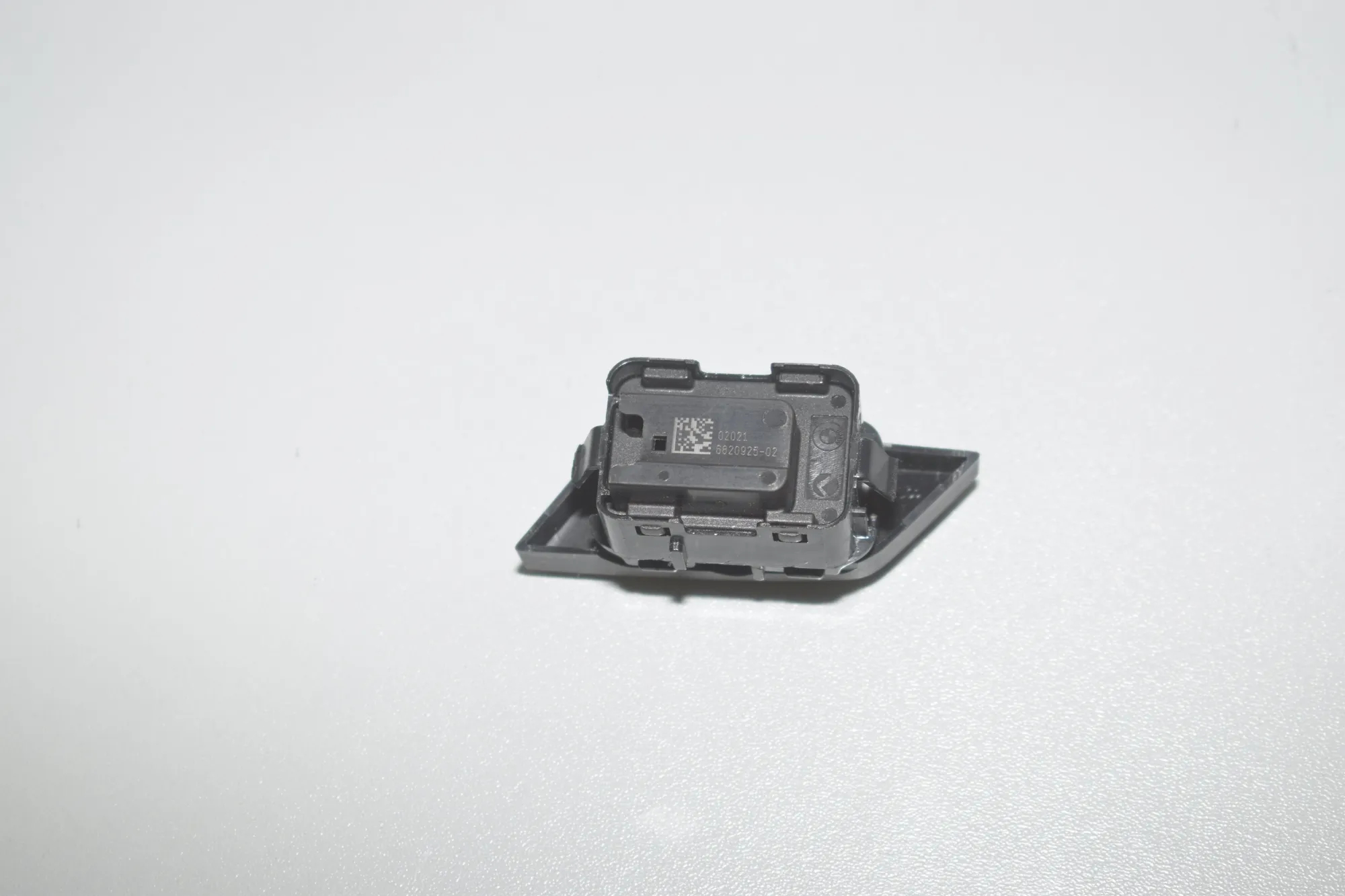 Door unlock/lock buttons – OEM 6820925 · BMW 3 (G20, G28) (2018 - -) 330 e 2021 – 3