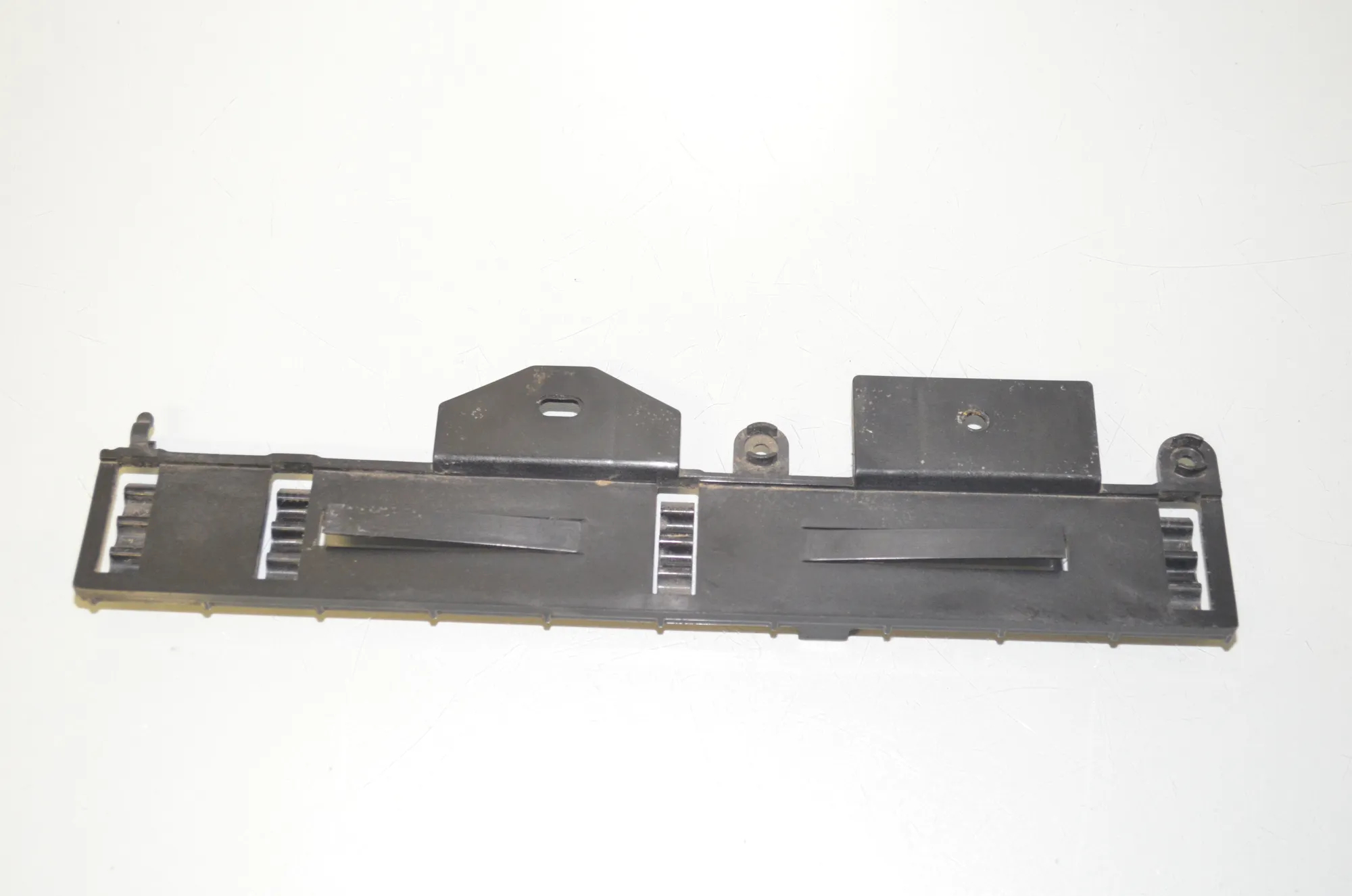 Bracket – OEM 8573934 · BMW 3 Touring (G21) (2019 - -) 318 d 2020 – 3
