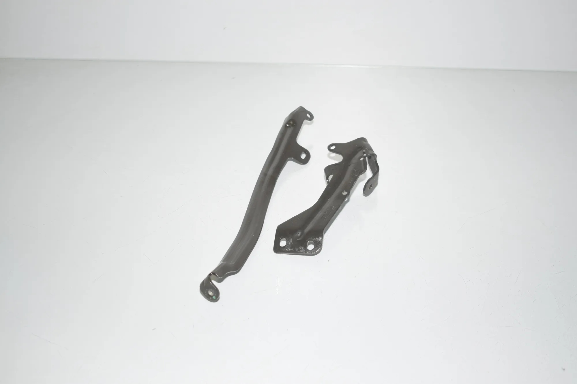 Bracket – OEM 8647979 · BMW 3 (G20, G28) (2018 - -) 330 e 2021 – 2