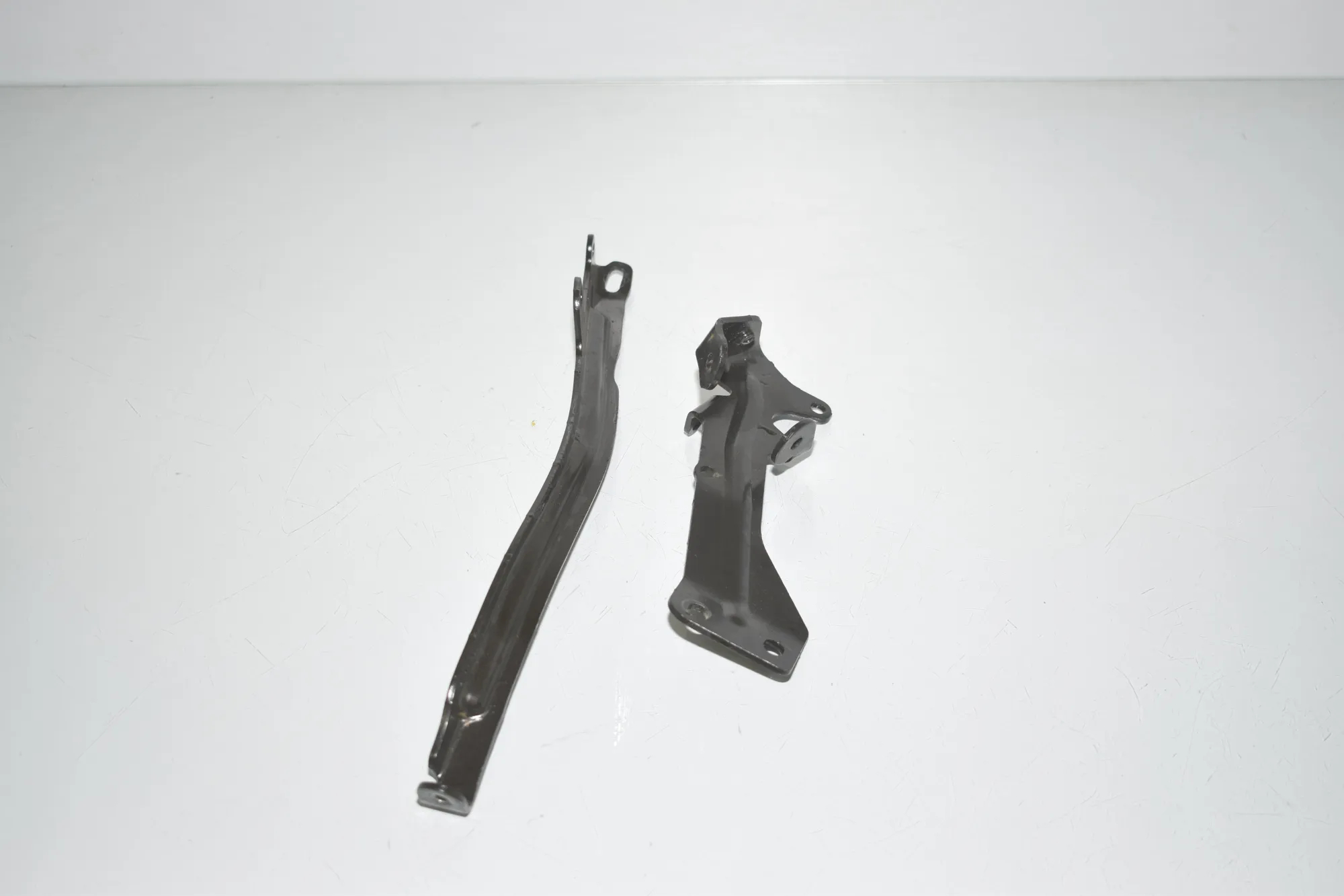 Bracket – OEM 8647979 · BMW 3 (G20, G28) (2018 - -) 330 e 2021