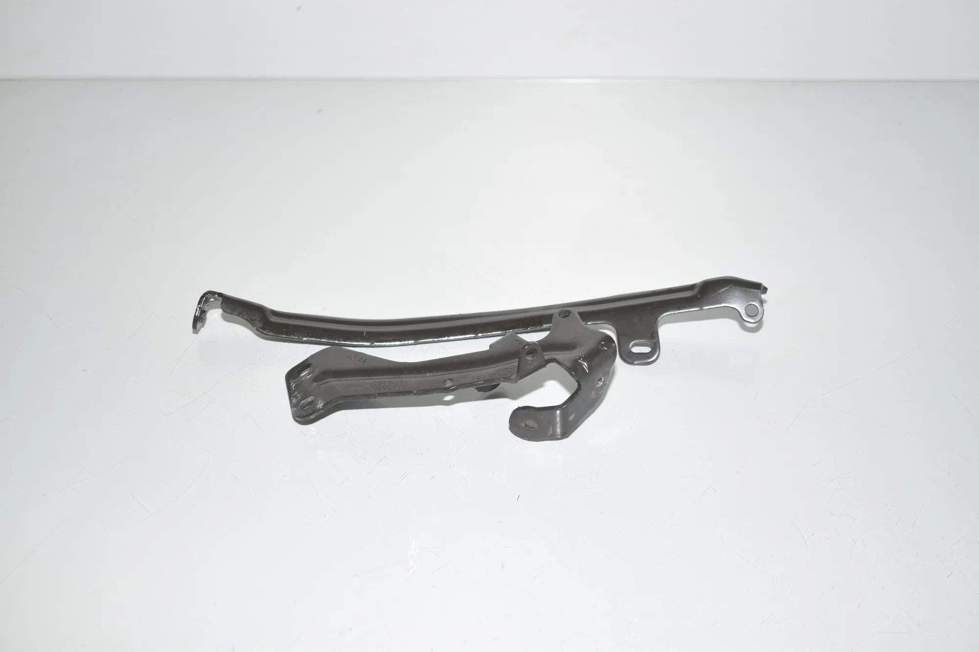 Bracket – OEM 8647979 · BMW 3 (G20, G28) (2018 - -) 330 e 2021 – 3