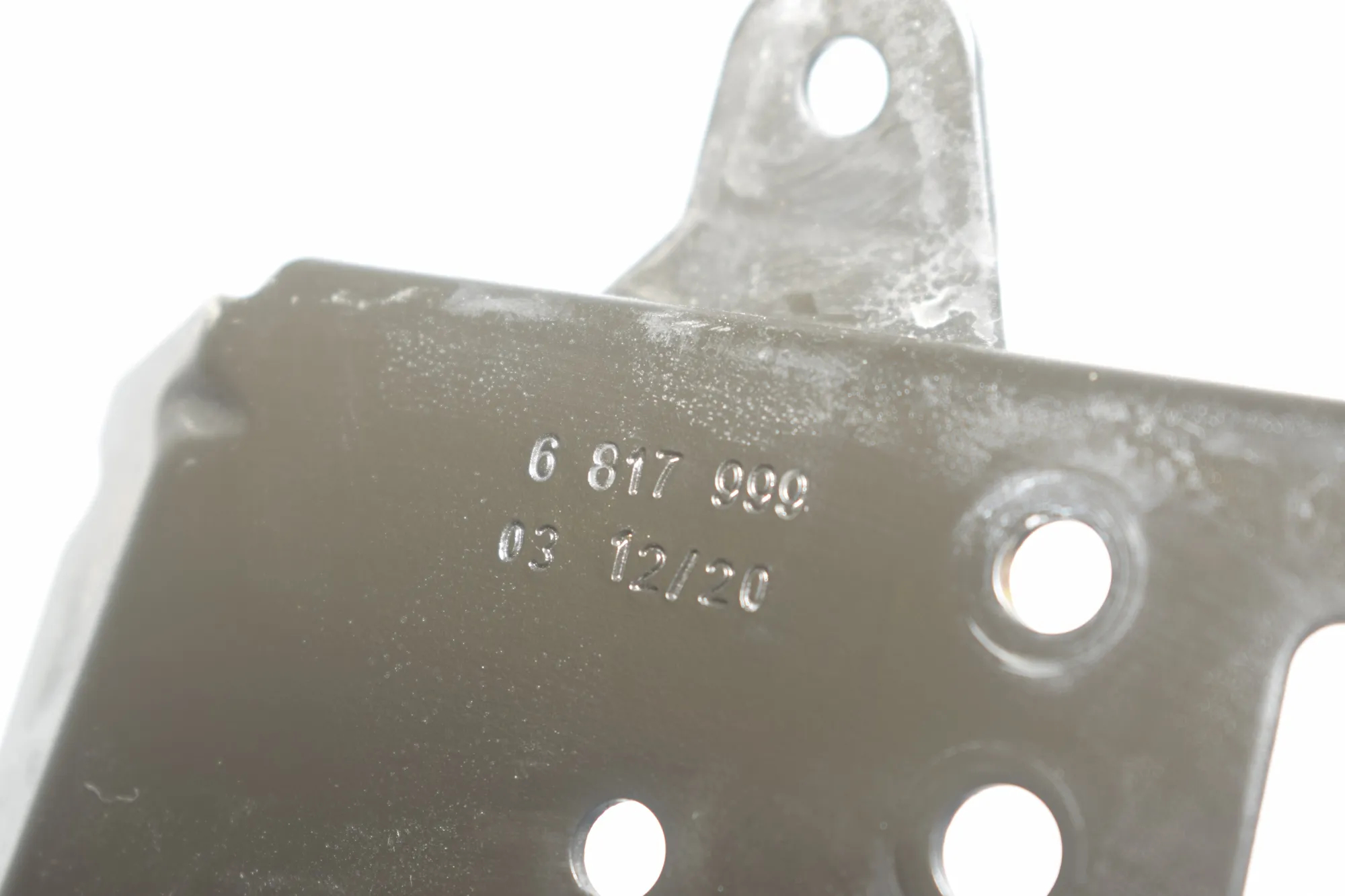 Bracket – OEM 6817999 · BMW 3 (G20, G28) (2018 - -) 330 e 2021 – 4