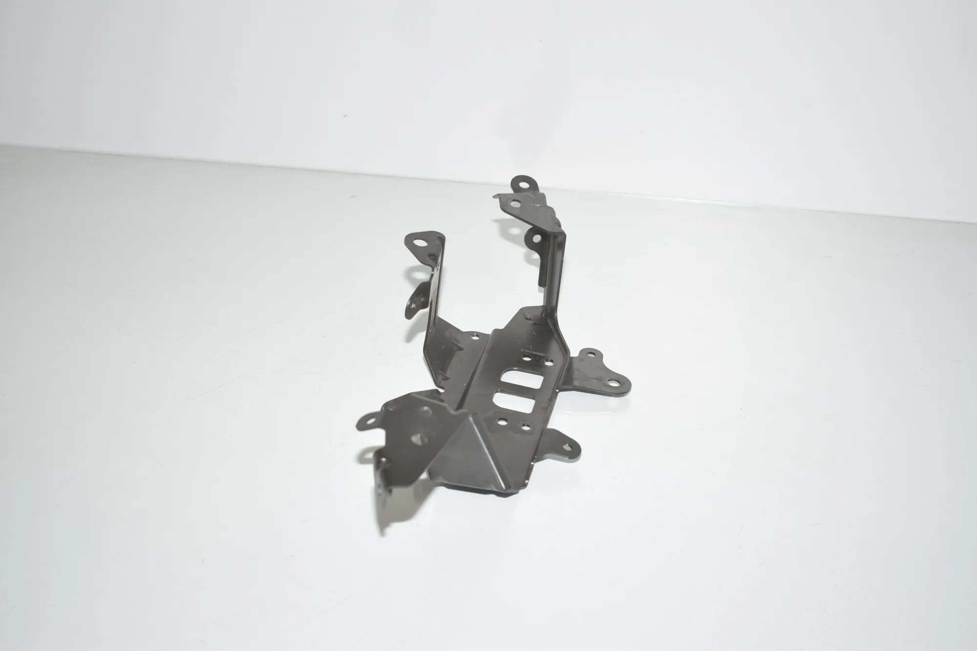 Bracket – OEM 6817999 · BMW 3 (G20, G28) (2018 - -) 330 e 2021 – 2