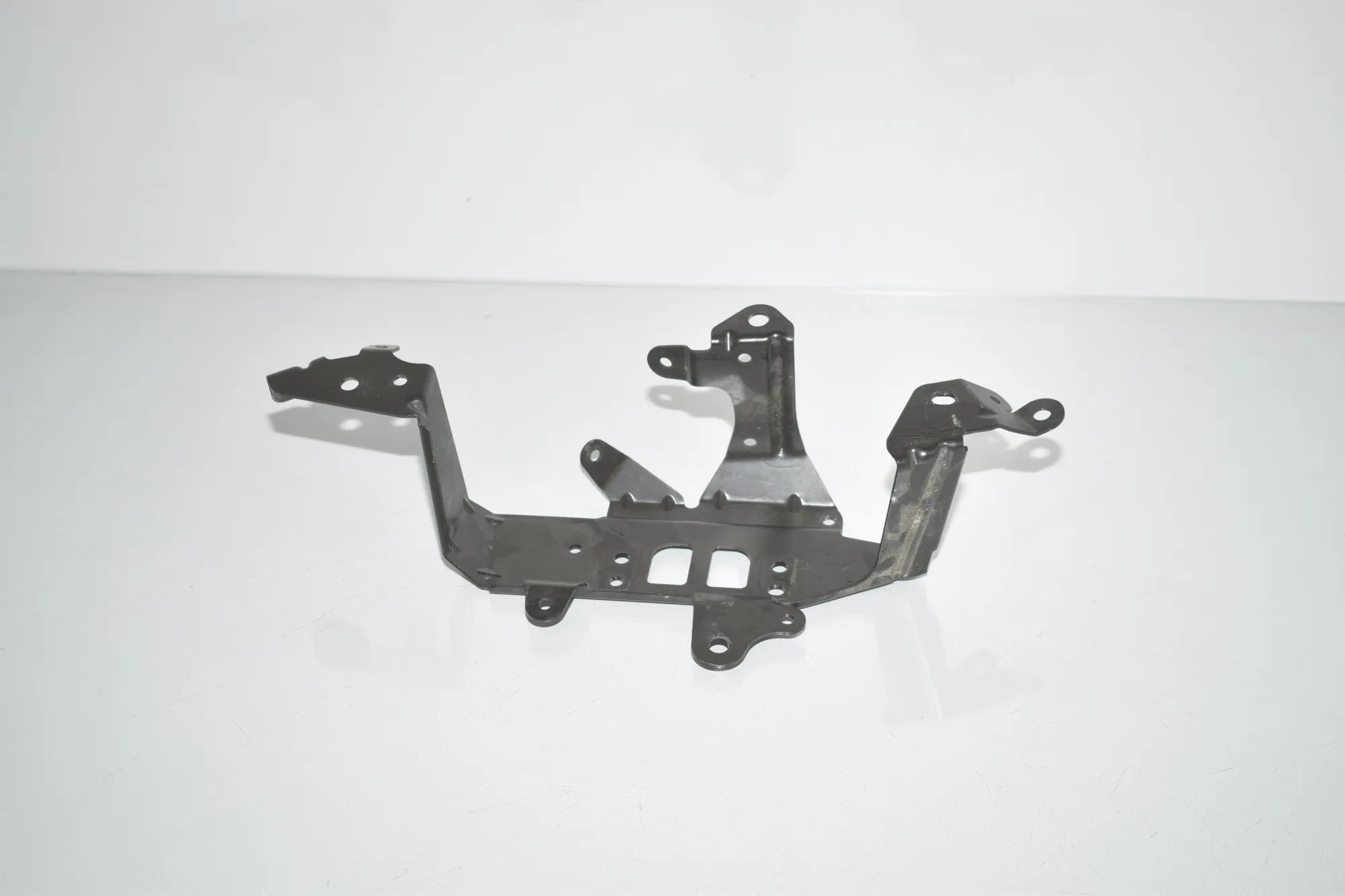Bracket – OEM 6817999 · BMW 3 (G20, G28) (2018 - -) 330 e 2021