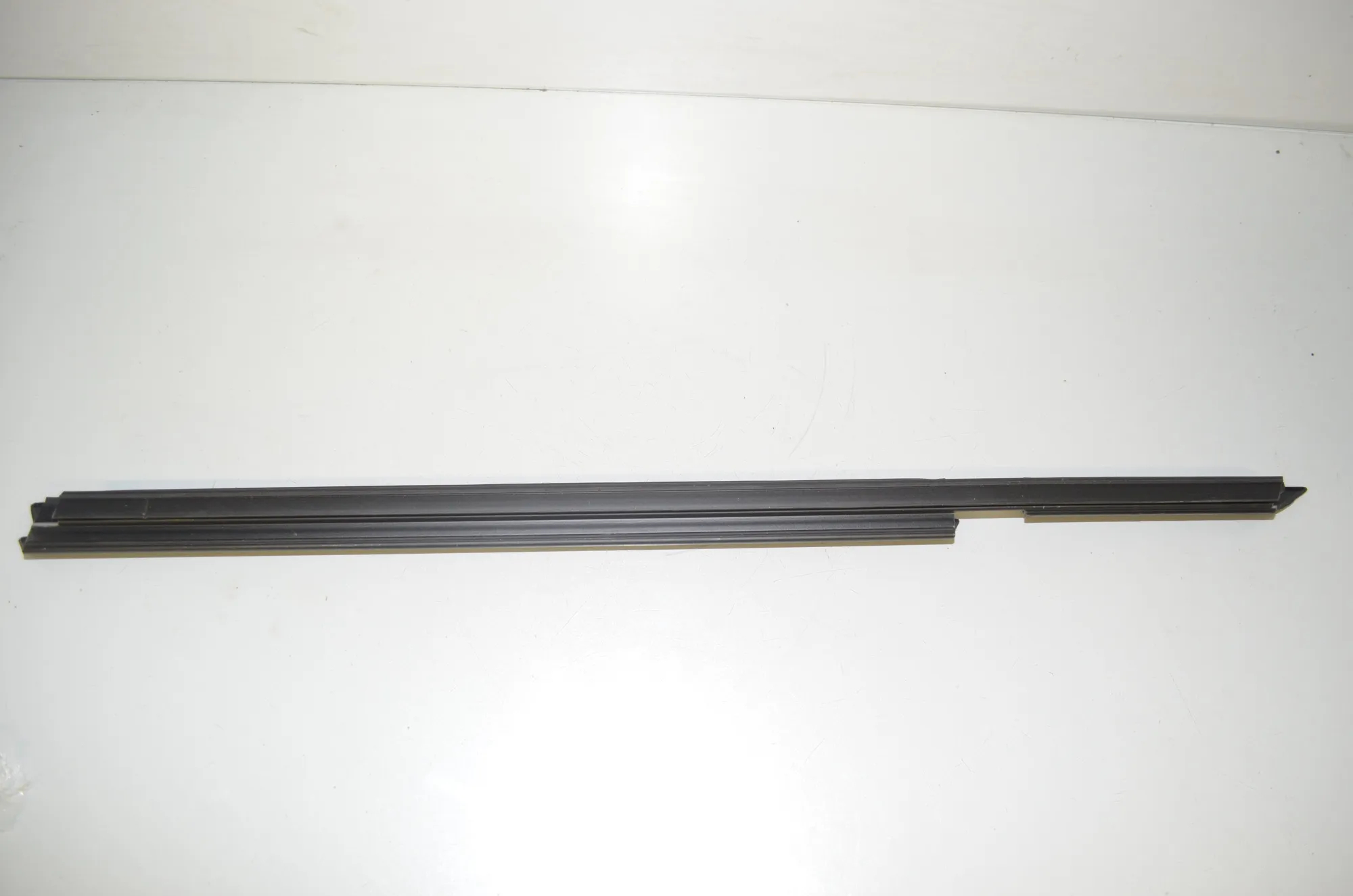 Rear Right Door Window Strip – OEM 7407422 · BMW 3 (G20, G28) (2018 - -) 330 e 2021 – 3