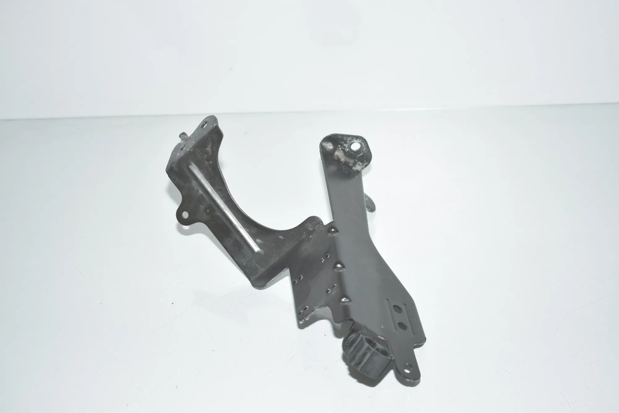 Bracket – OEM 6820736 · BMW 3 (G20, G28) (2018 - -) 330 e 2021 – 4