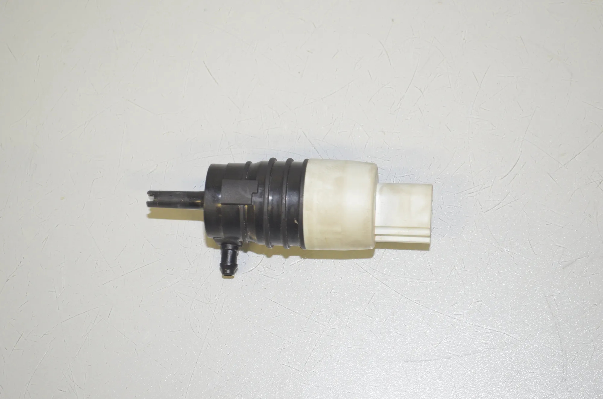 Washer Tank Motor – OEM 7298309 · BMW 3 (G20, G28) (2018 - -) 330 e 2021 – 2