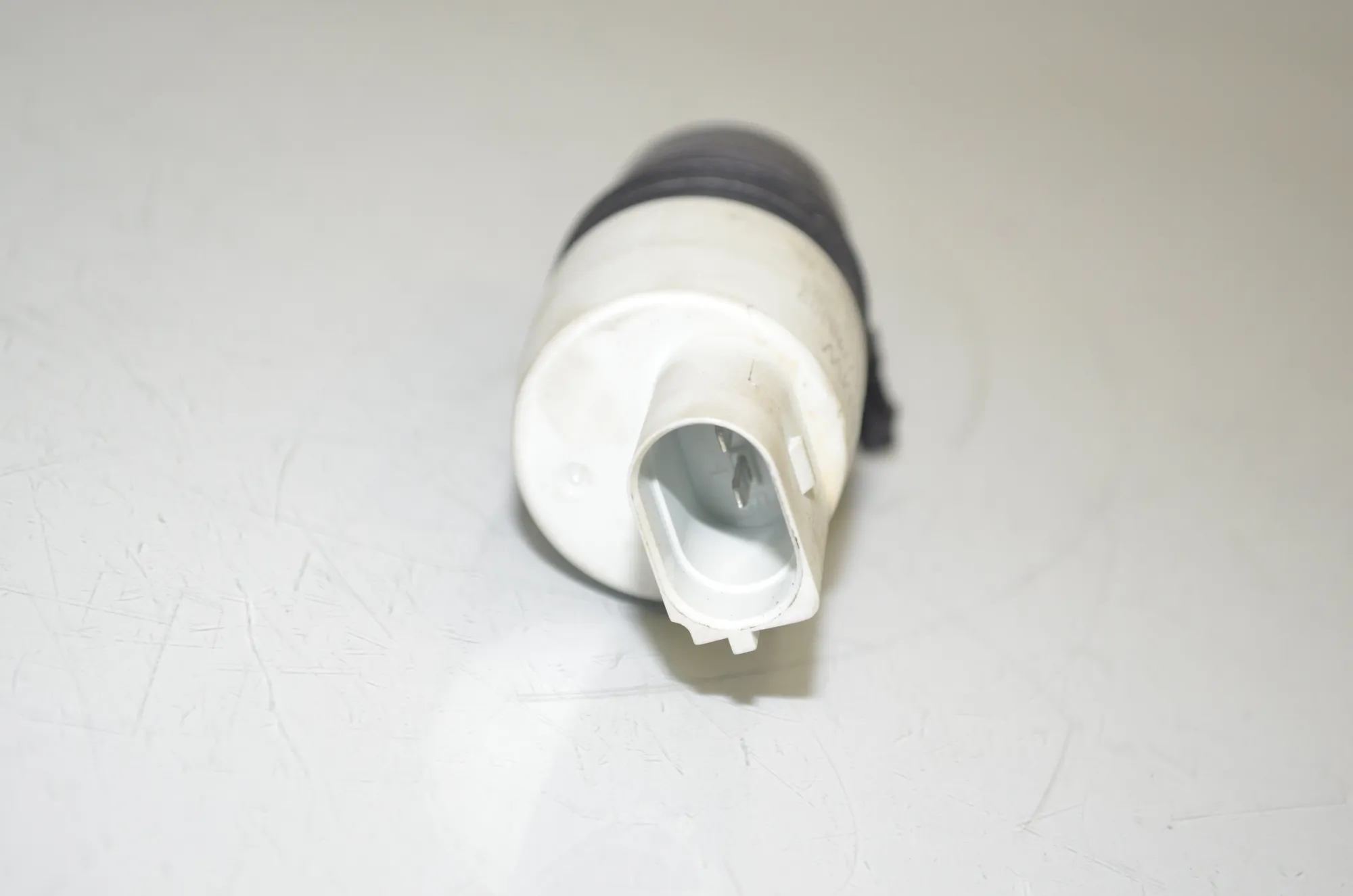 Washer Tank Motor – OEM 7298309 · BMW 3 (G20, G28) (2018 - -) 330 e 2021 – 3