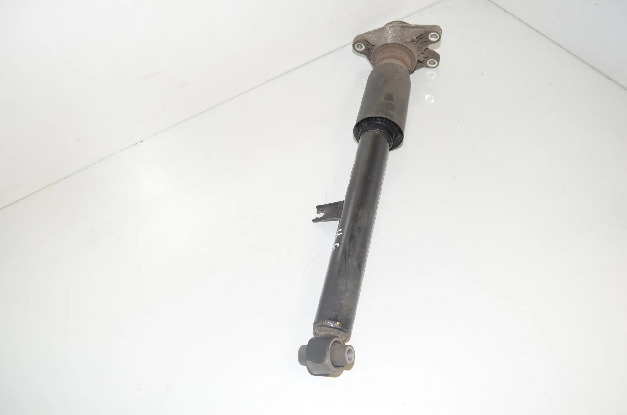 Rear Left Shock Absorber – OEM 6879317 · BMW 3 Touring (G21) (2019 - -) 318 d 2020 – 3