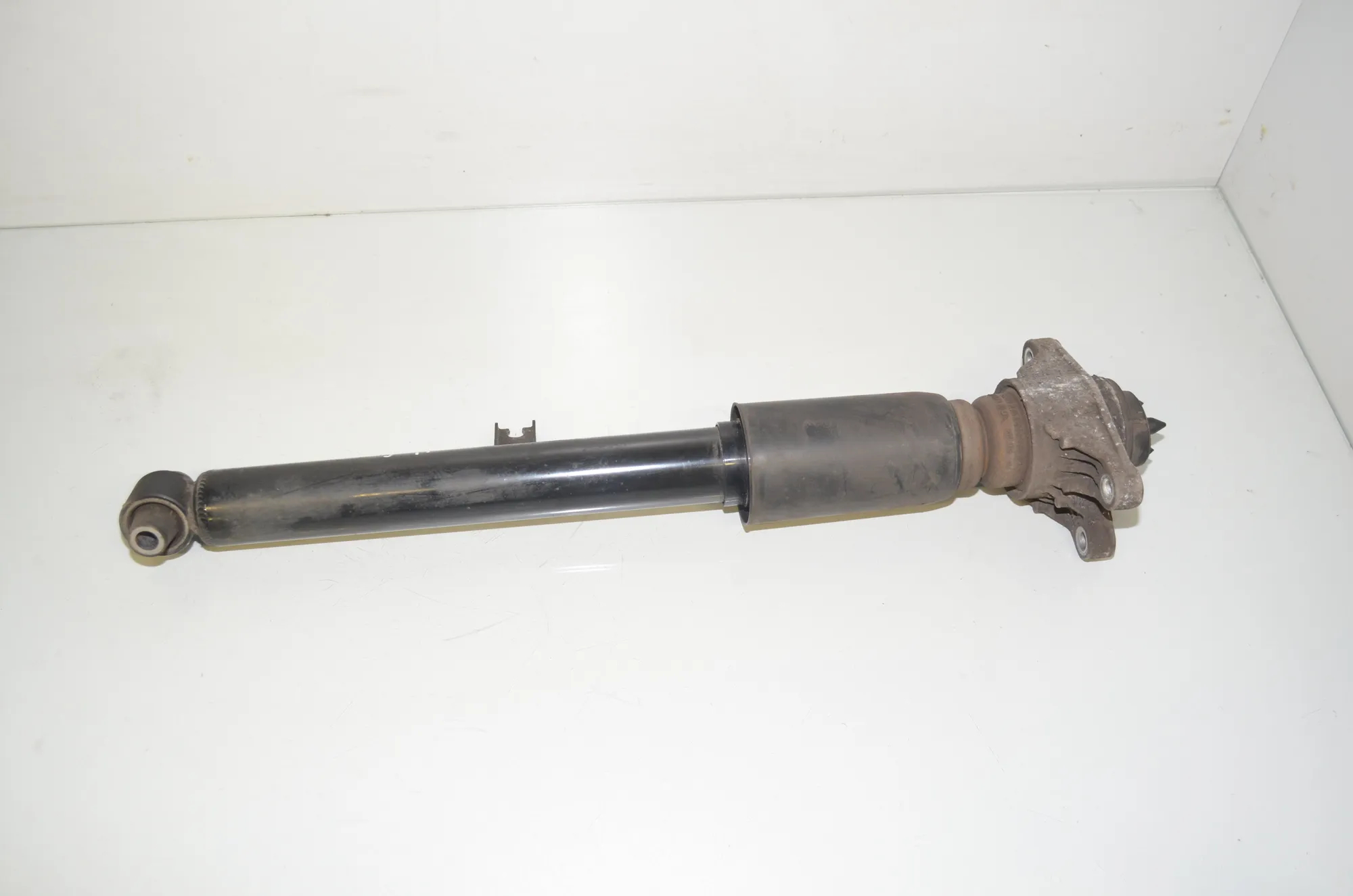 Rear Left Shock Absorber – OEM 6879317 · BMW 3 Touring (G21) (2019 - -) 318 d 2020 – 2