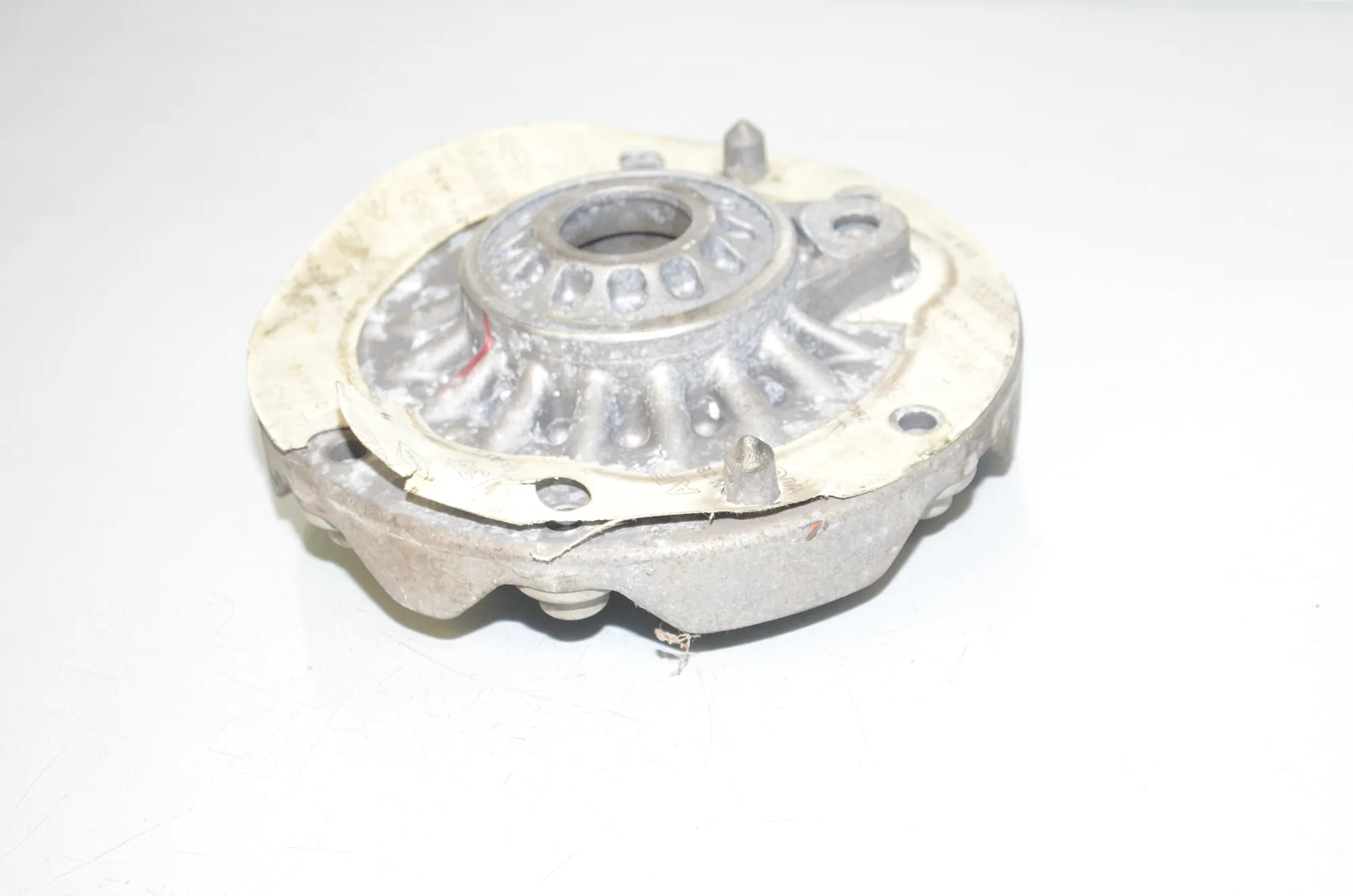 Front Right Shock Absorber Bracket – OEM 6872560 · BMW 2 Active Tourer (F45) 220 d 2015 – 2