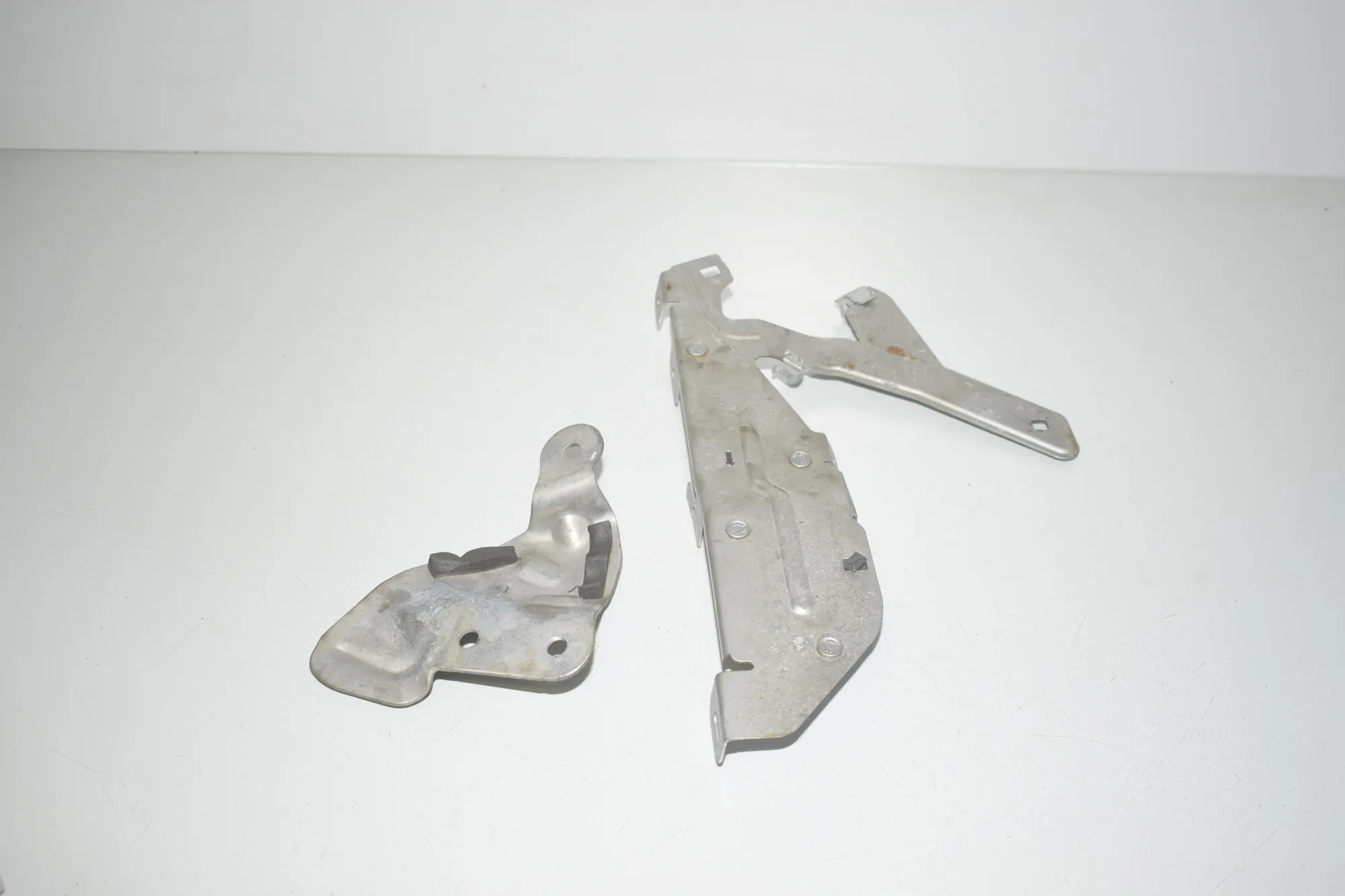Bracket – OEM 8570850 · BMW 1 (F40) (2019 - -) (F40)118d 2020 – 2
