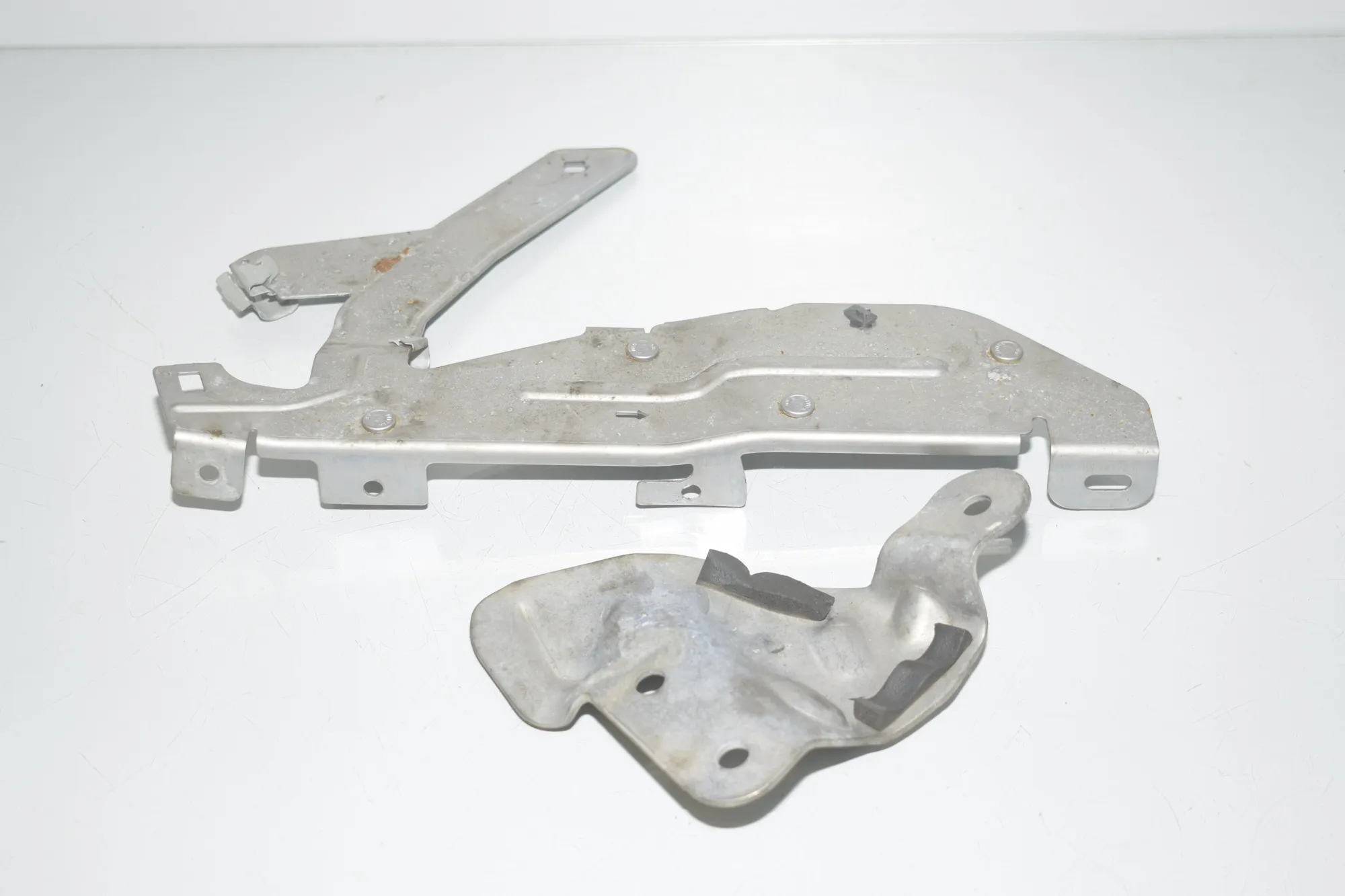 Bracket – OEM 8570850 · BMW 1 (F40) (2019 - -) (F40)118d 2020 – 3