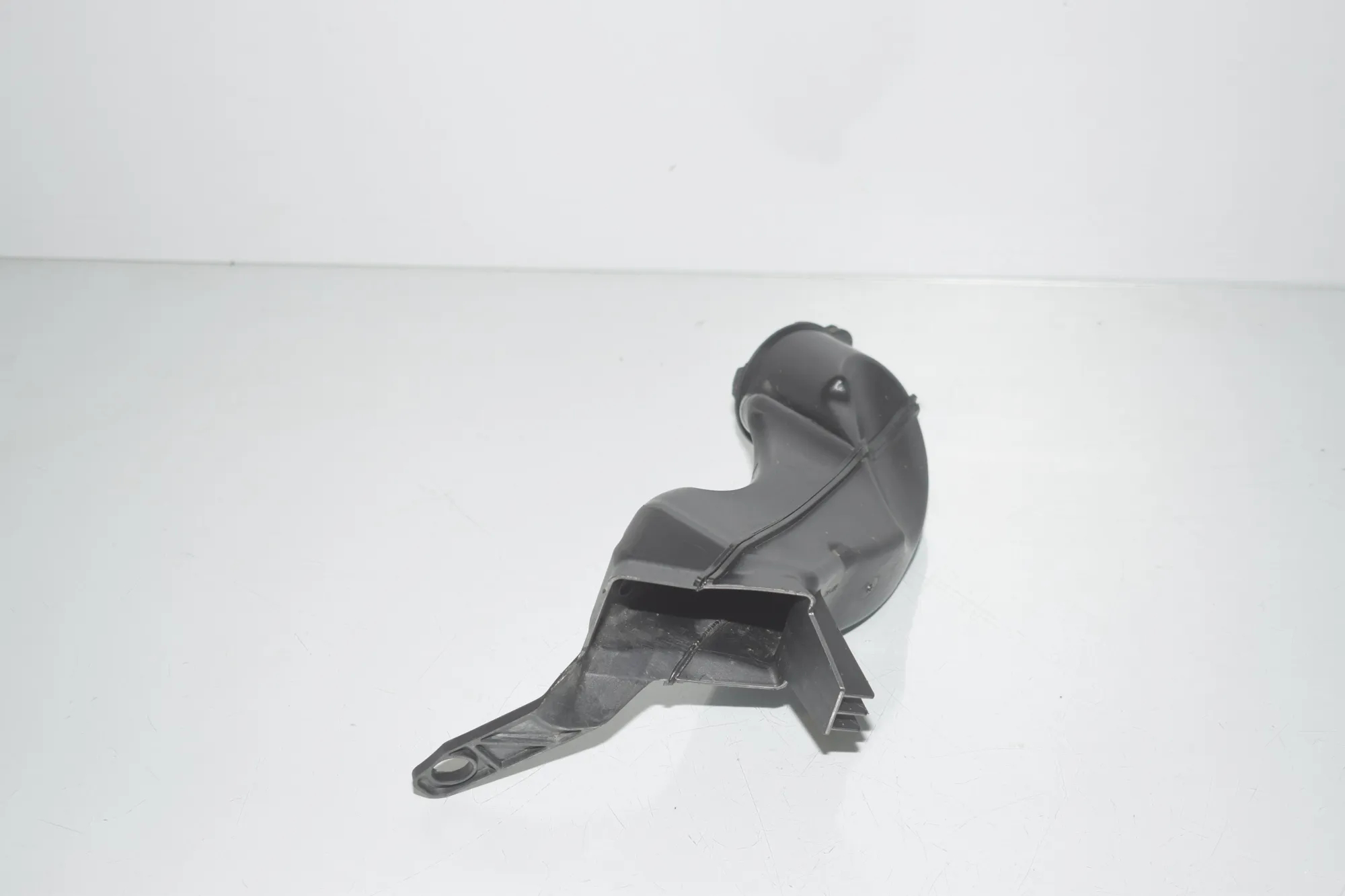Air Intake Duct Part – OEM 7453943 · BMW 1 (F40) (2019 - -) (F40)118d 2020 – 4