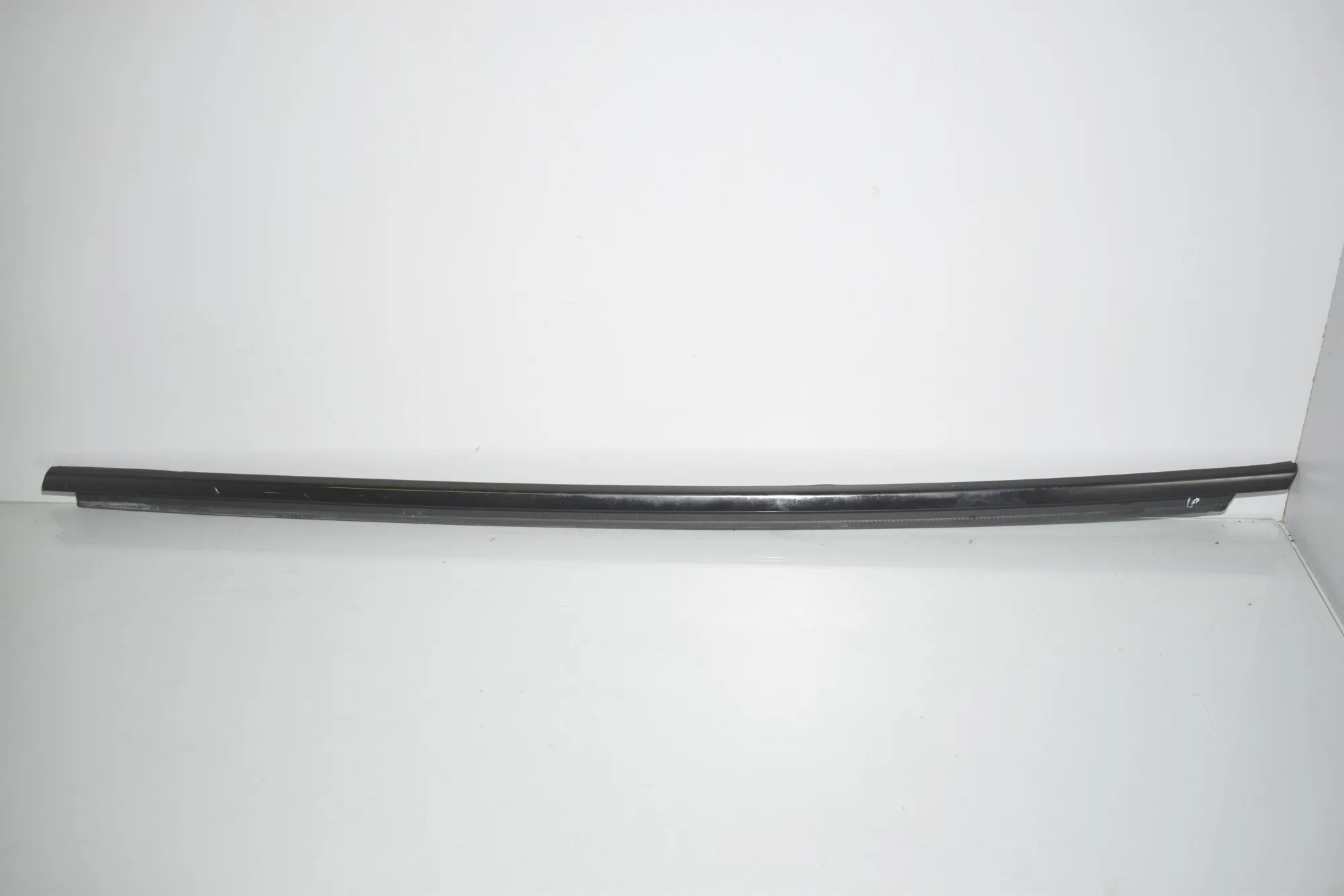 Rear Left Door Window Strip – OEM 7473999 · BMW 1 (F40) (2019 - -) (F40)118d 2020 – 2