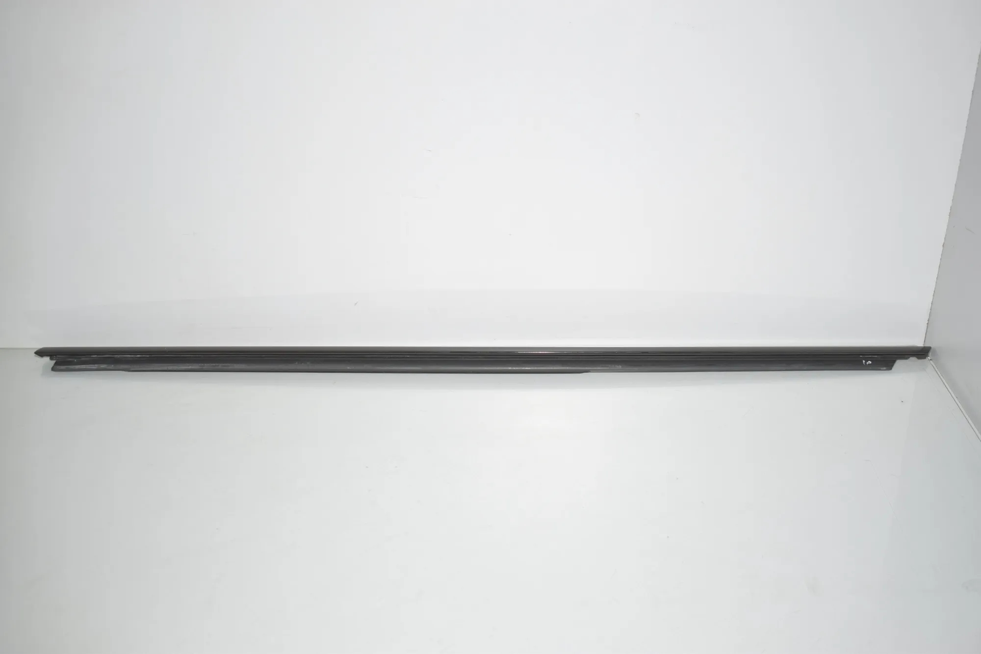 Rear Left Door Window Strip – OEM 7473999 · BMW 1 (F40) (2019 - -) (F40)118d 2020