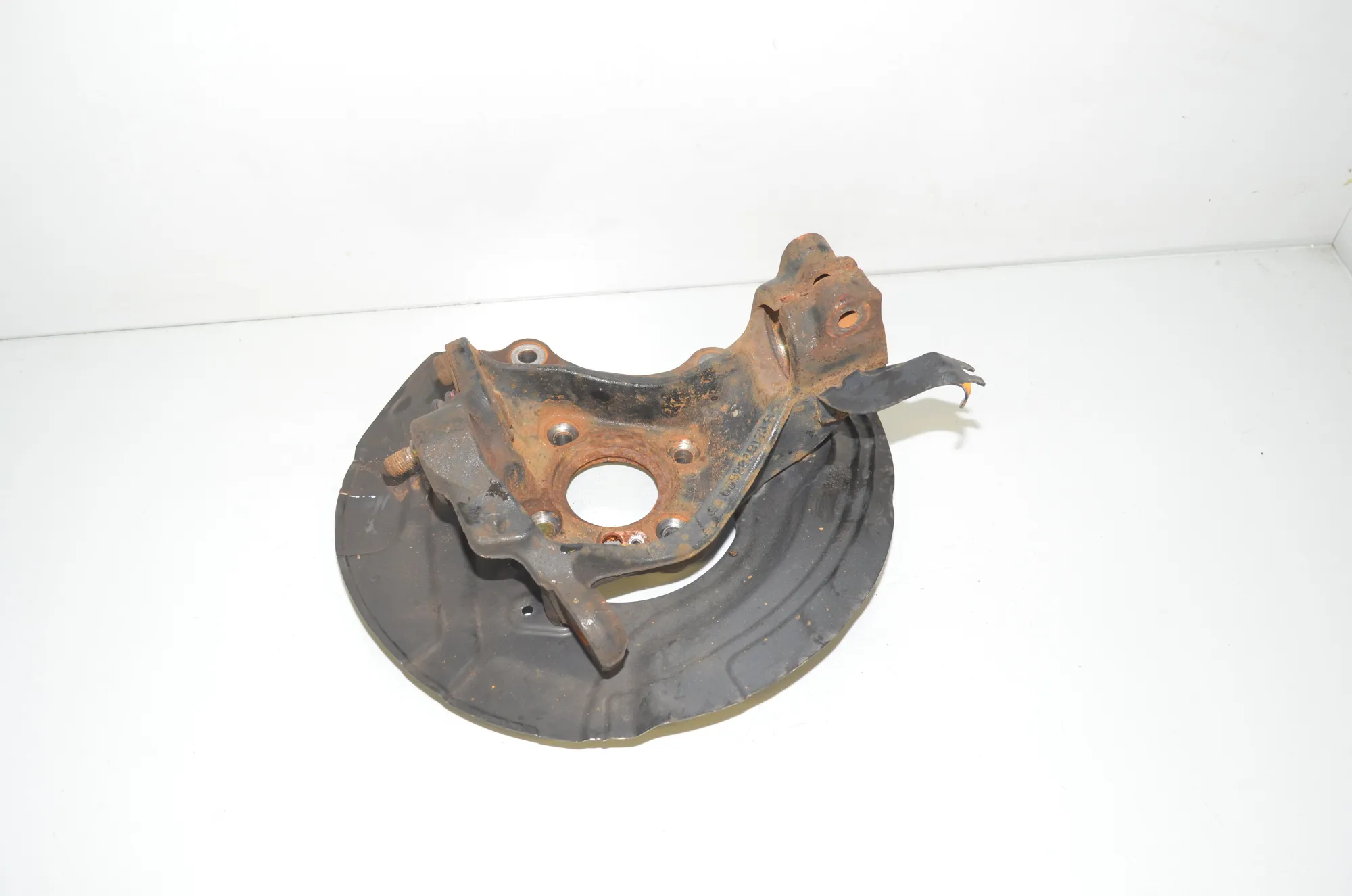 Front Left Wheel Hub – OEM 6788699 · BMW X1 (E84) xDrive 20 i 2014 – 2