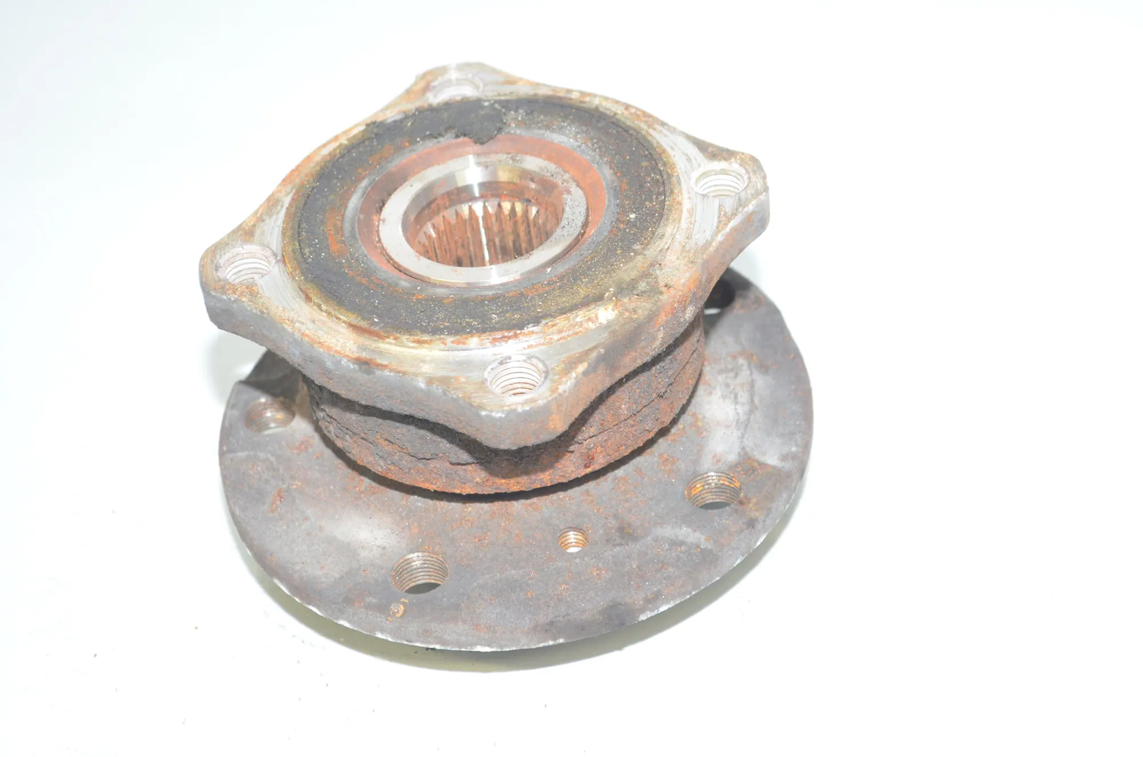 Rear Left Wheel Bearing – OEM 33006867806 · BMW 5 (F10) 530 d 2013 – 3