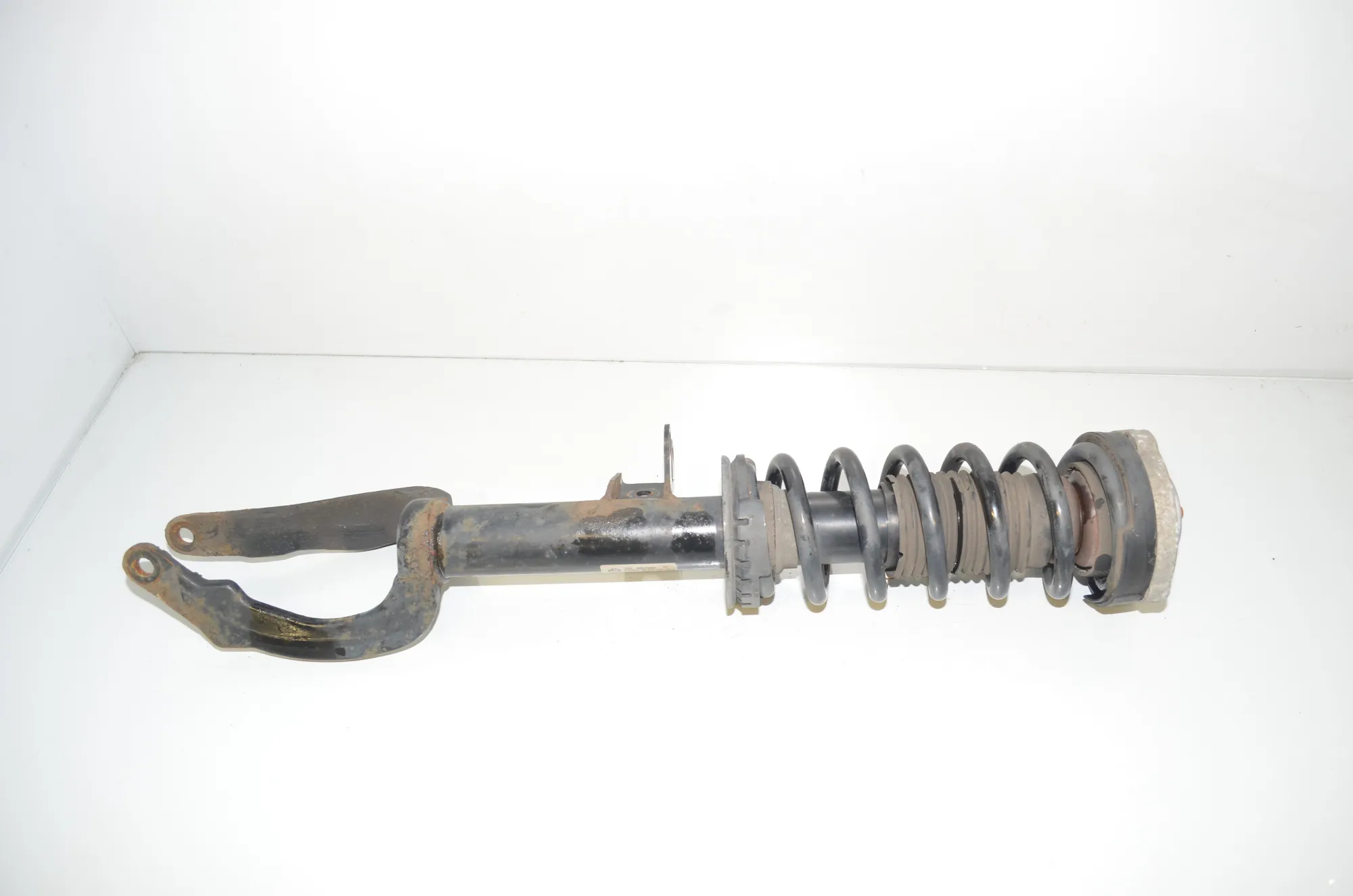 Front Left Shock Absorber – OEM 6855965 · BMW 5 Touring (F11) M 550 d xDrive 2014 – 2
