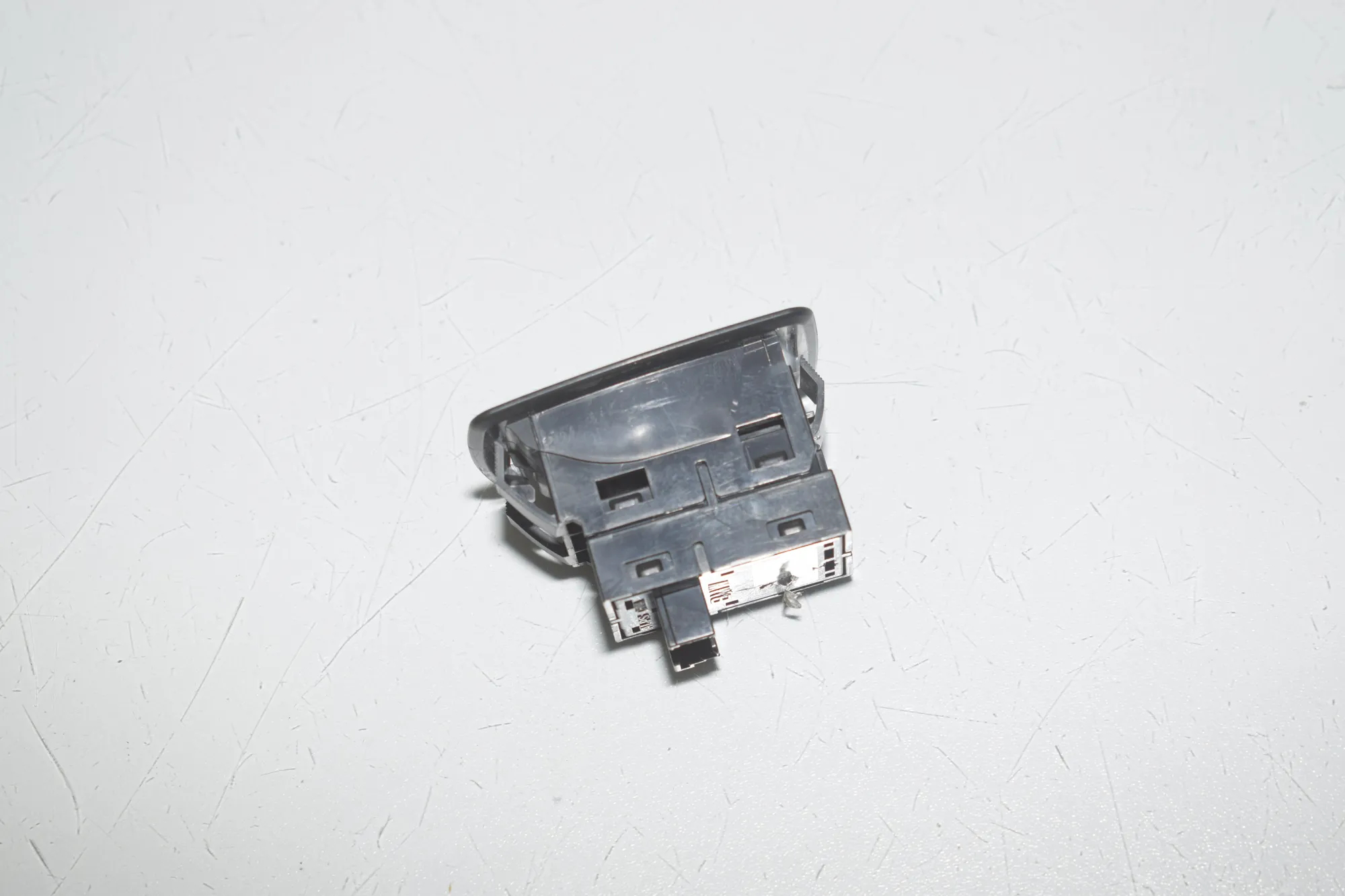 Rear Left Door Window Switch – OEM 9208106 · BMW 3 (F30, F80) 330 d 2013 – 3