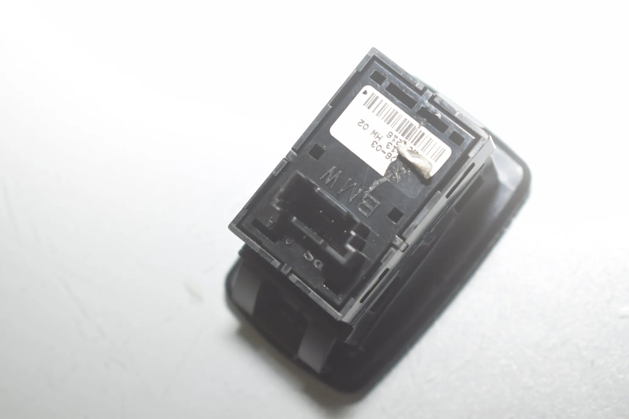 Rear Left Door Window Switch – OEM 9208106 · BMW 3 (F30, F80) 330 d 2013 – 4