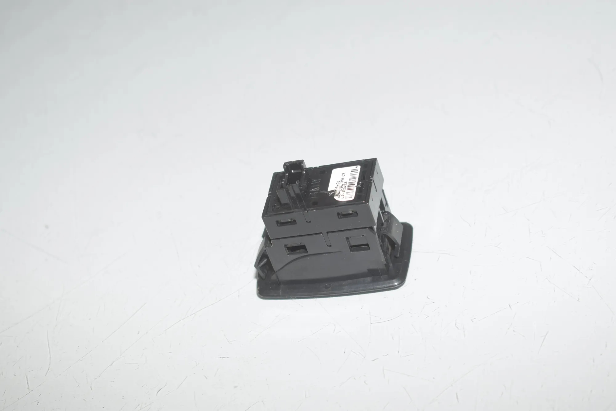 Rear Left Door Window Switch – OEM 9208106 · BMW 3 (F30, F80) 330 d 2013 – 2