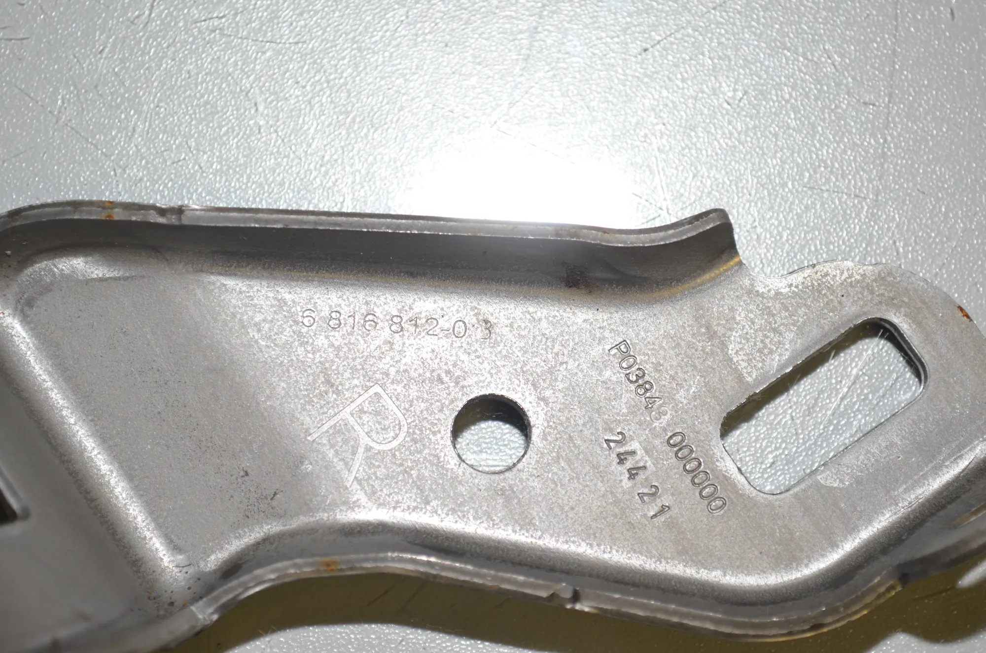 Bracket – OEM 6816812 · BMW 3 (G20, G28) (2018 - -) 330 e Plug-in-Hybrid 2021 – 4
