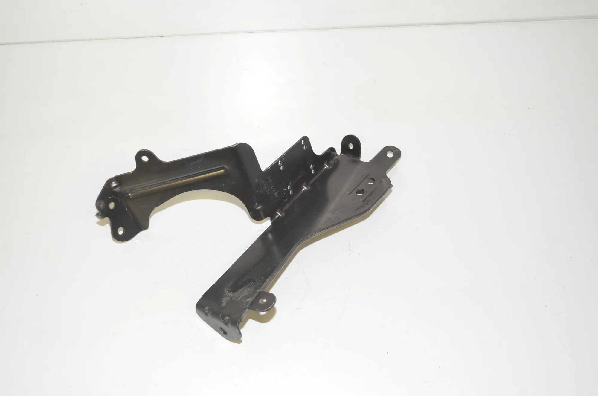 Bracket – OEM 6820736 · BMW 3 (G20, G28) (2018 - -) 330 e Plug-in-Hybrid 2021 – 2