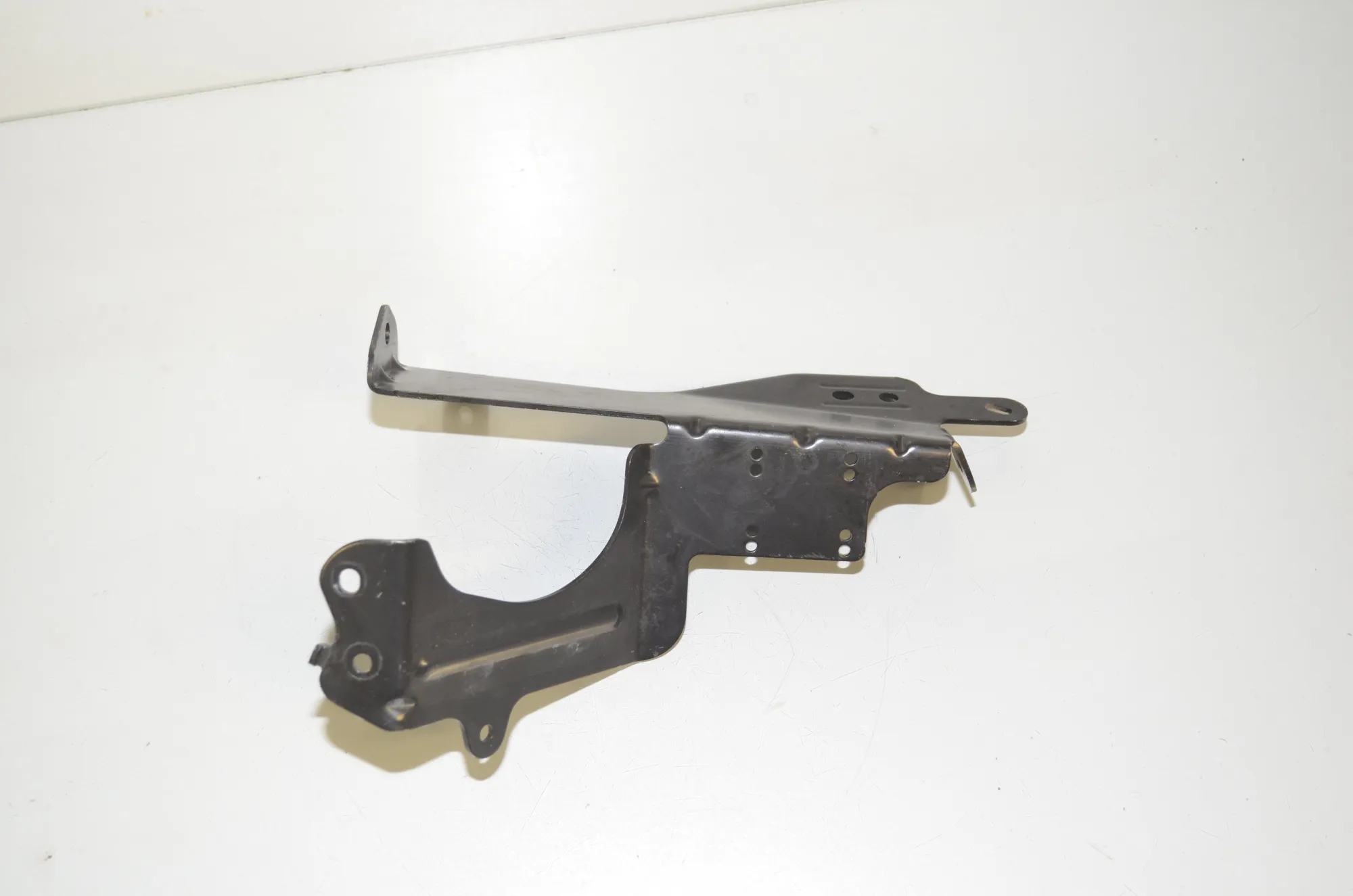 Bracket – OEM 6820736 · BMW 3 (G20, G28) (2018 - -) 330 e Plug-in-Hybrid 2021 – 3