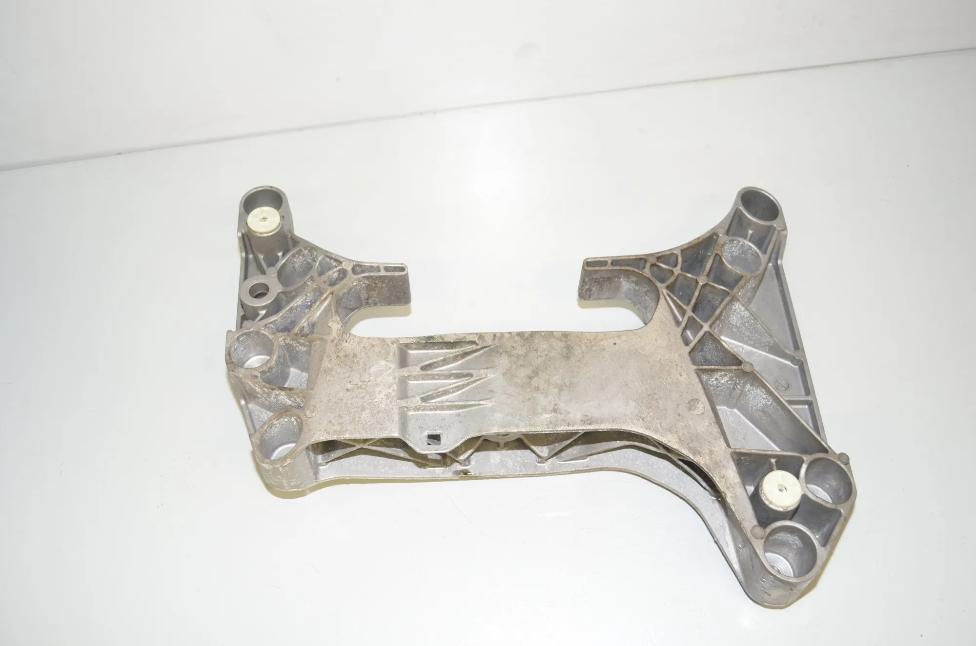 Gearbox Support Mount Bracket – OEM 9485335 · BMW 3 (G20, G28) (2018 - -) 330 e Plug-in-Hybrid 2021 – 3