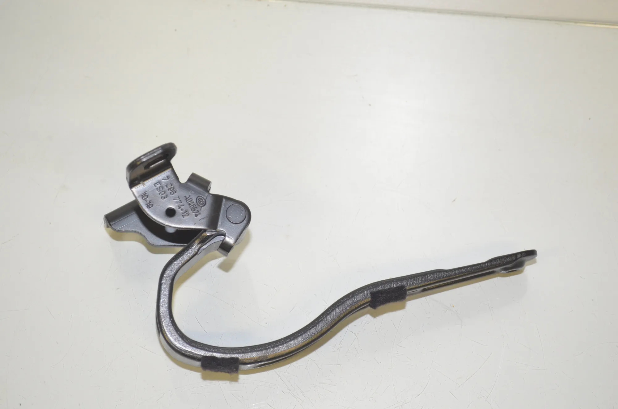 Right Side Bootlid Hinge – OEM 7296774 · BMW i3 (I01) Electric 2019 – 2