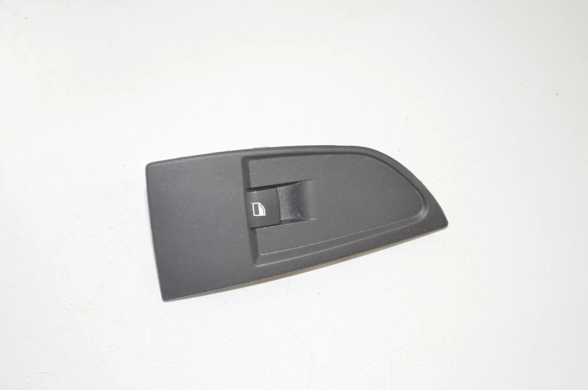 Front Right Door Window Switch – OEM 7303634 · BMW i3 (I01) Electric 2019