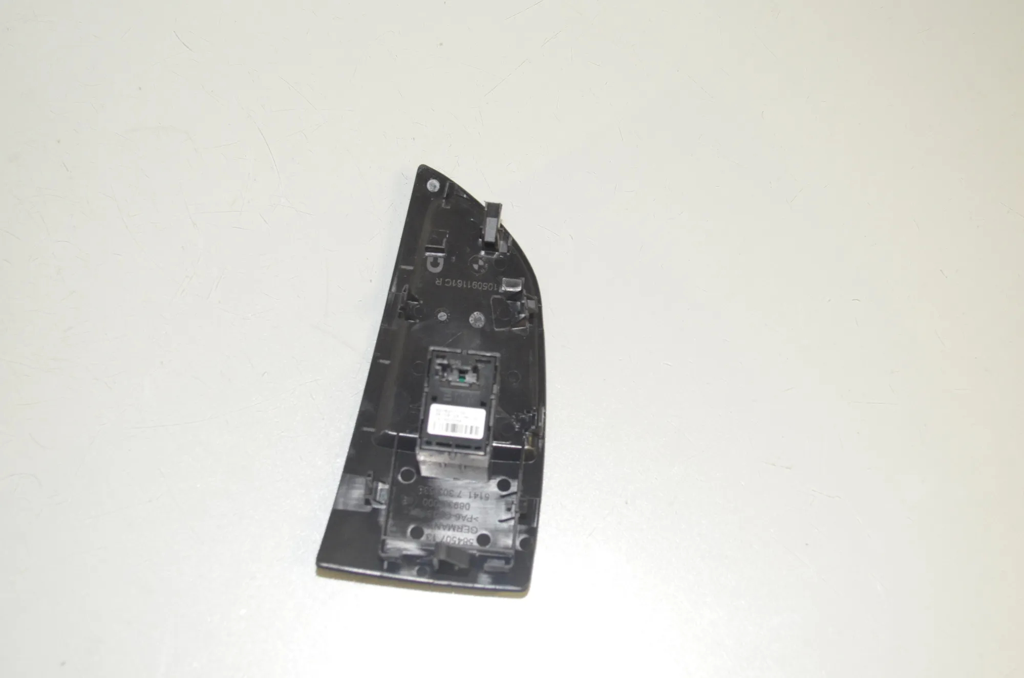 Front Right Door Window Switch – OEM 7303634 · BMW i3 (I01) Electric 2019 – 3