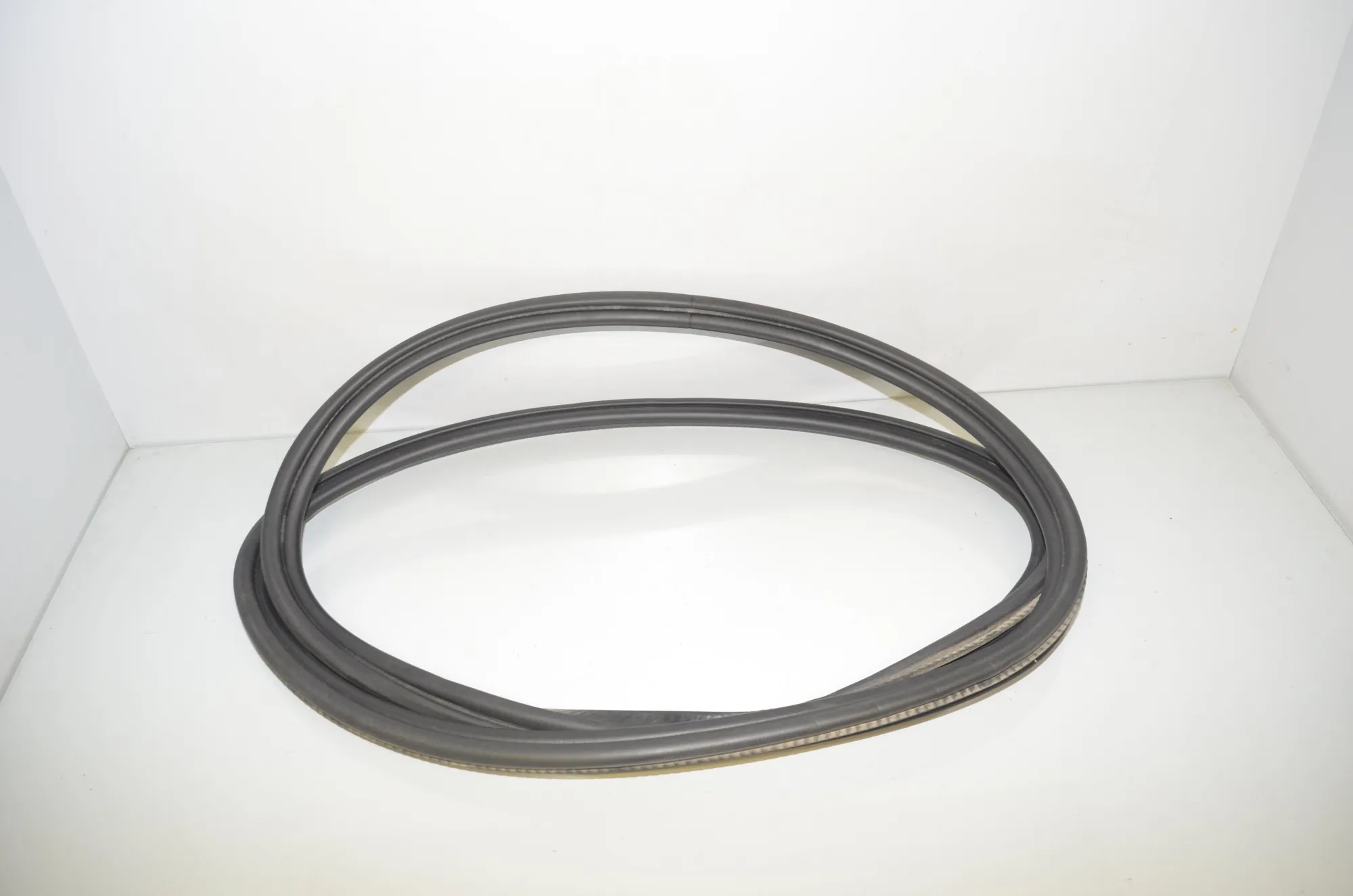 Tailgate Rubber Seal – OEM 7296906 · BMW i3 (I01) Electric 2019