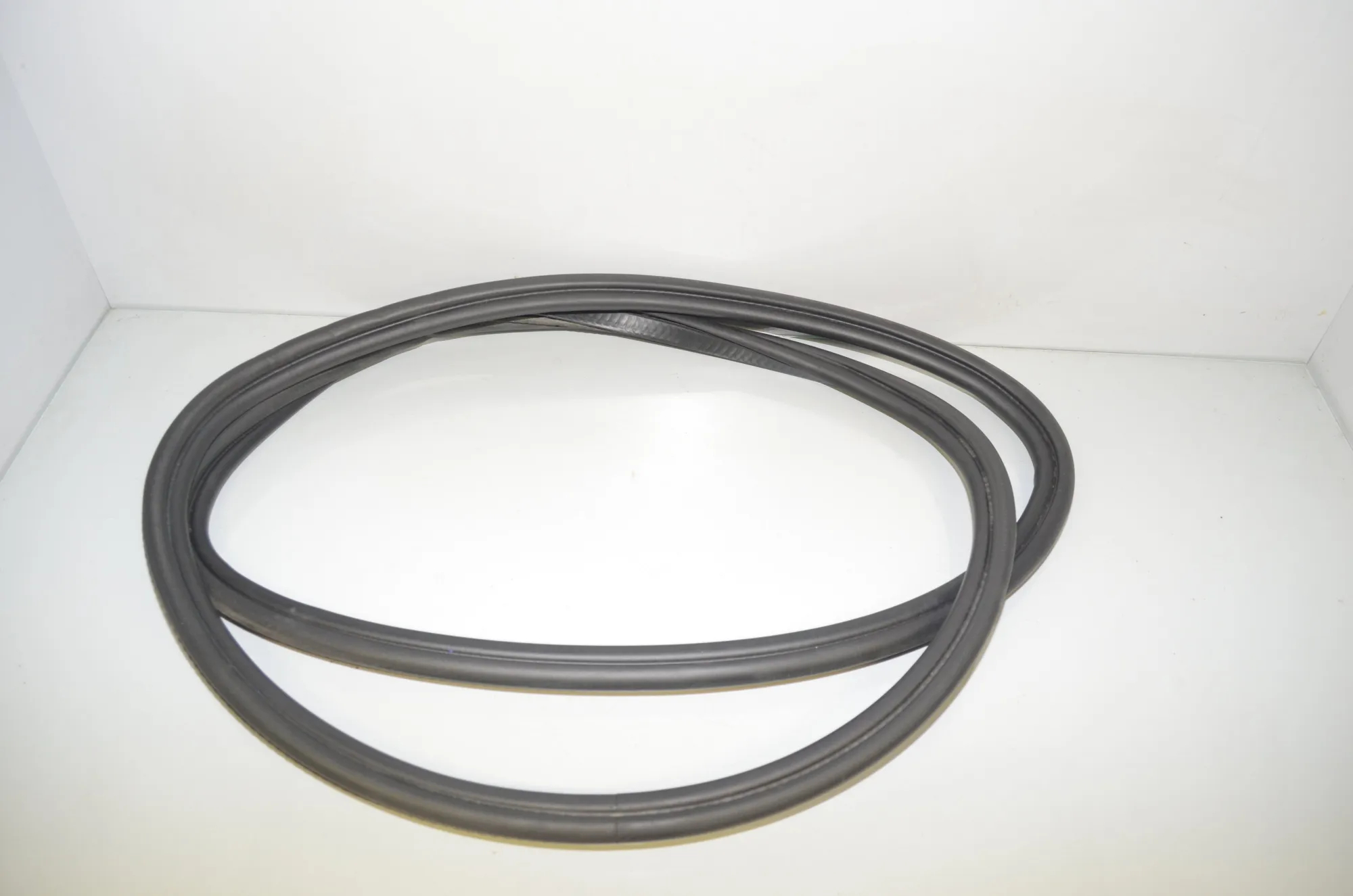 Tailgate Rubber Seal – OEM 7296906 · BMW i3 (I01) Electric 2019 – 2