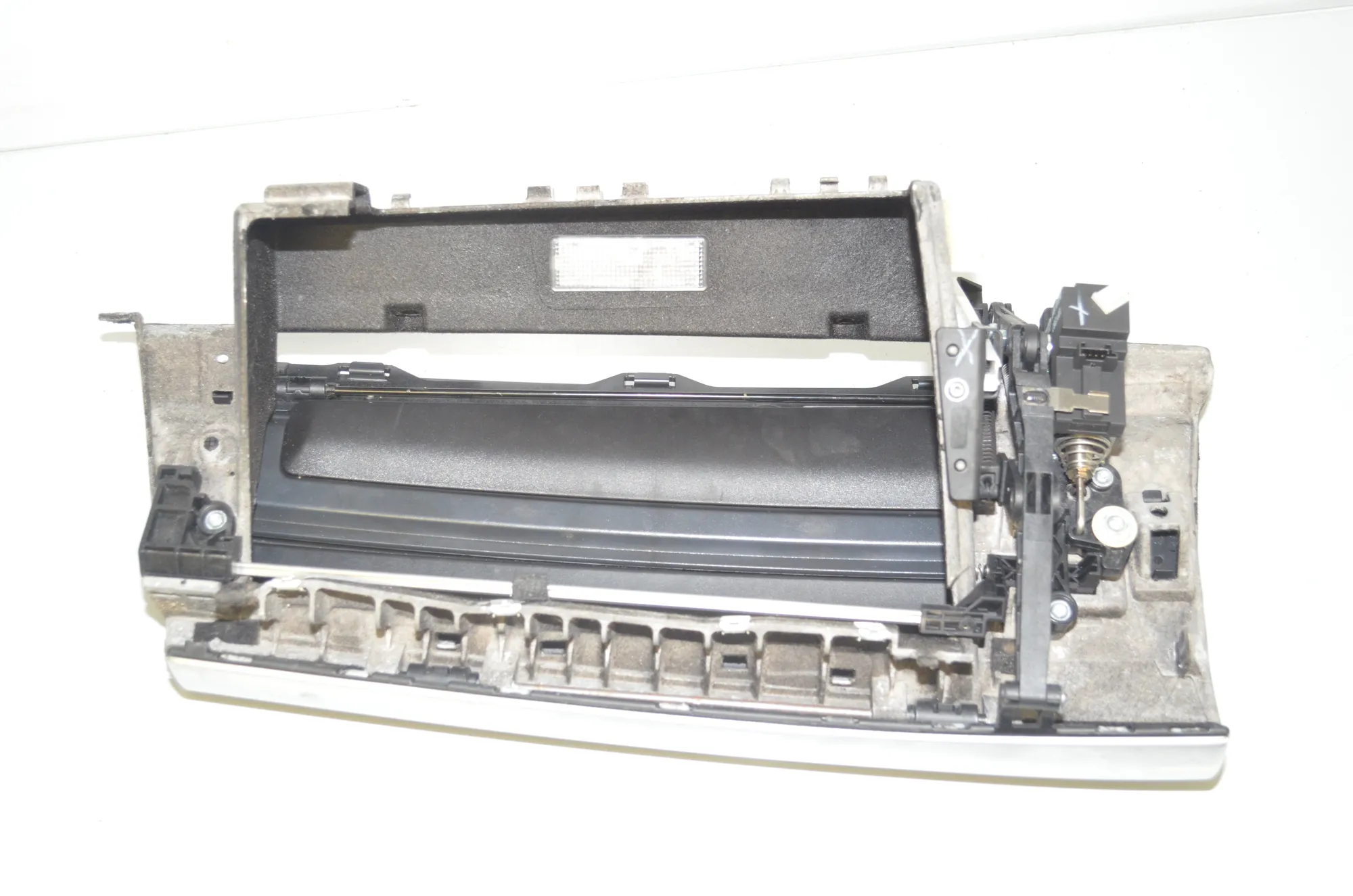 Glove Compartment – OEM 9211029 · BMW X5 (E70) xDrive 40 d 2010 – 3